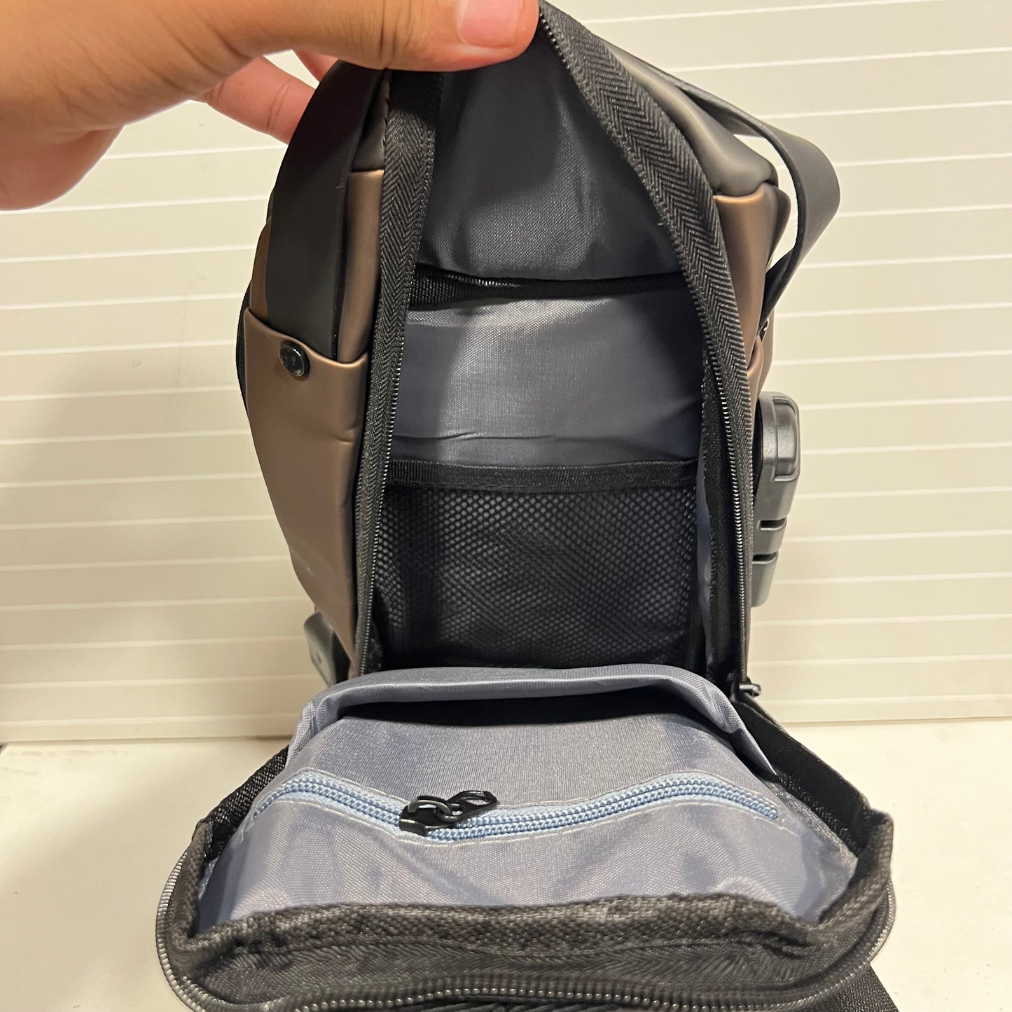 BIAOWANG Antitheft 15.6″ Backpack with USB & AUX