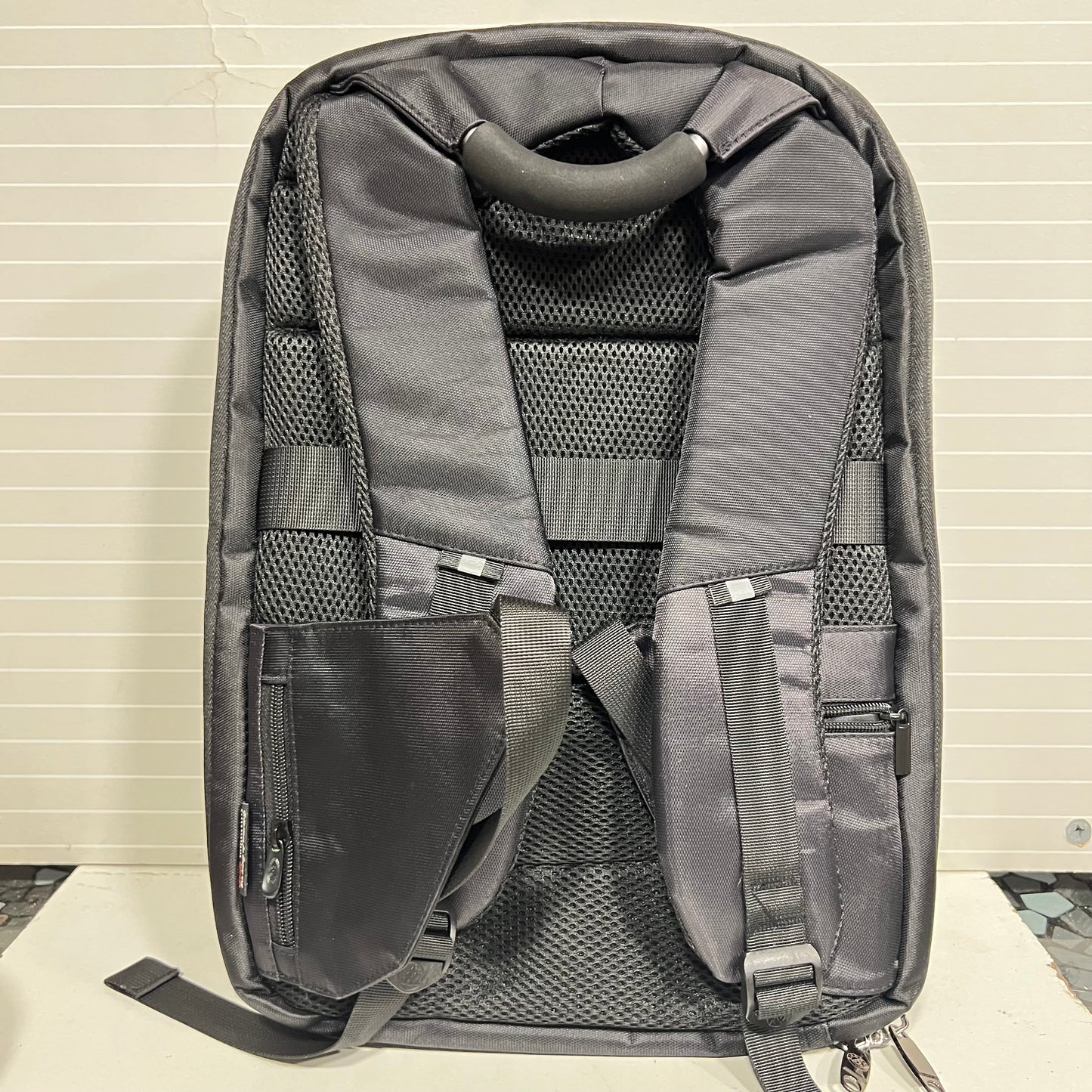 BIAOWANG Antitheft 15.6″ Backpack with USB & AUX