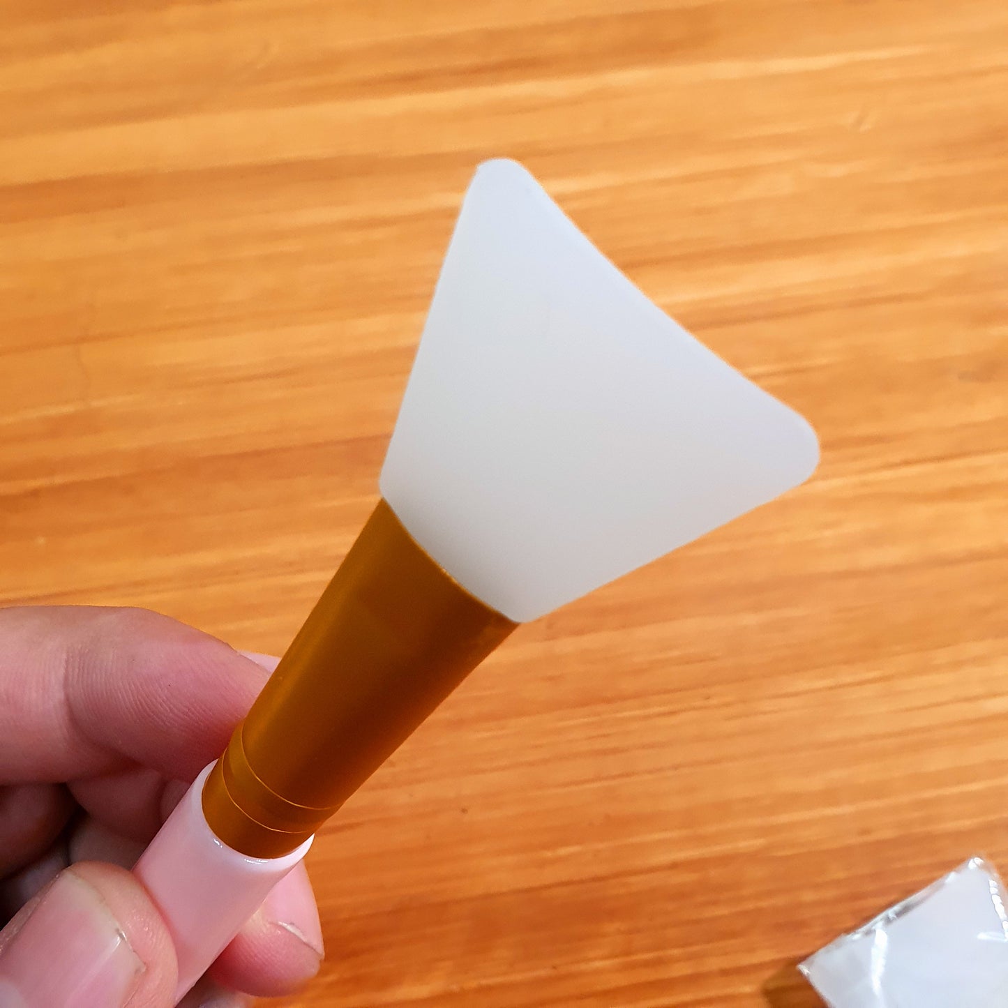 Single Brush for Bleach Scrub Application