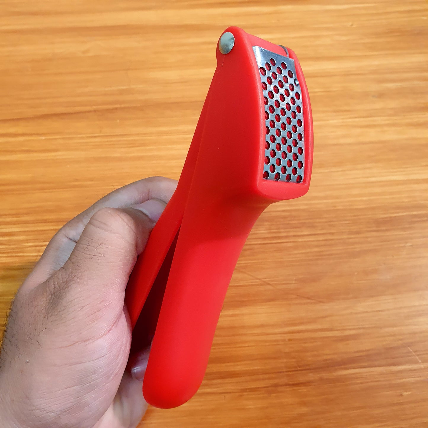 Garlic crusher