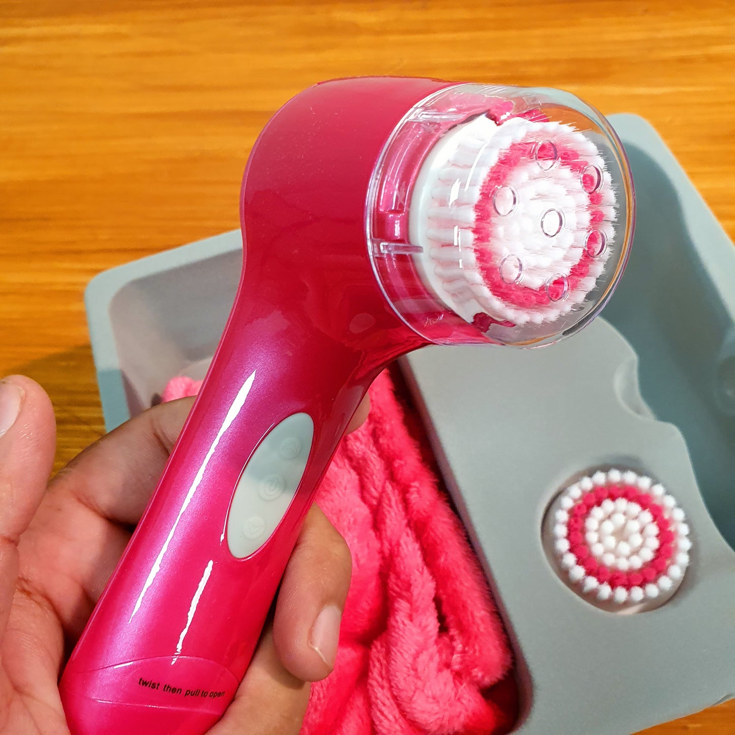 Westinghouse Facial Cleansing Brush Cell Operated