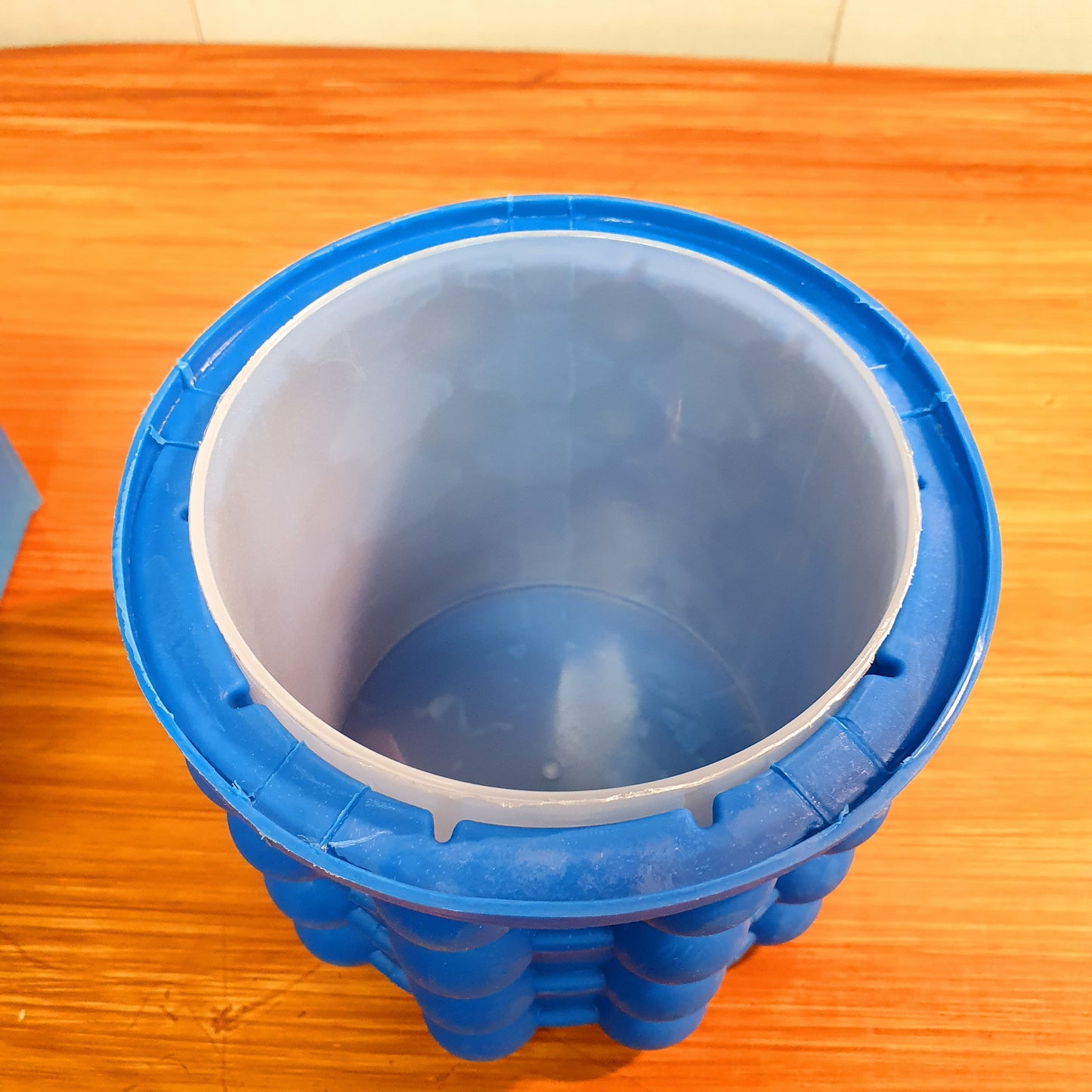 Ice cube maker box