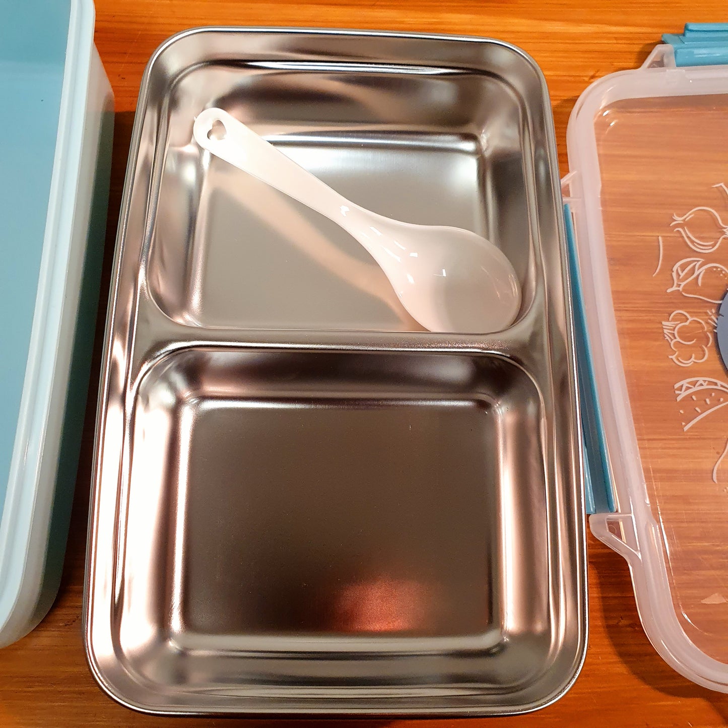 Lunch box with stainless steel inner
