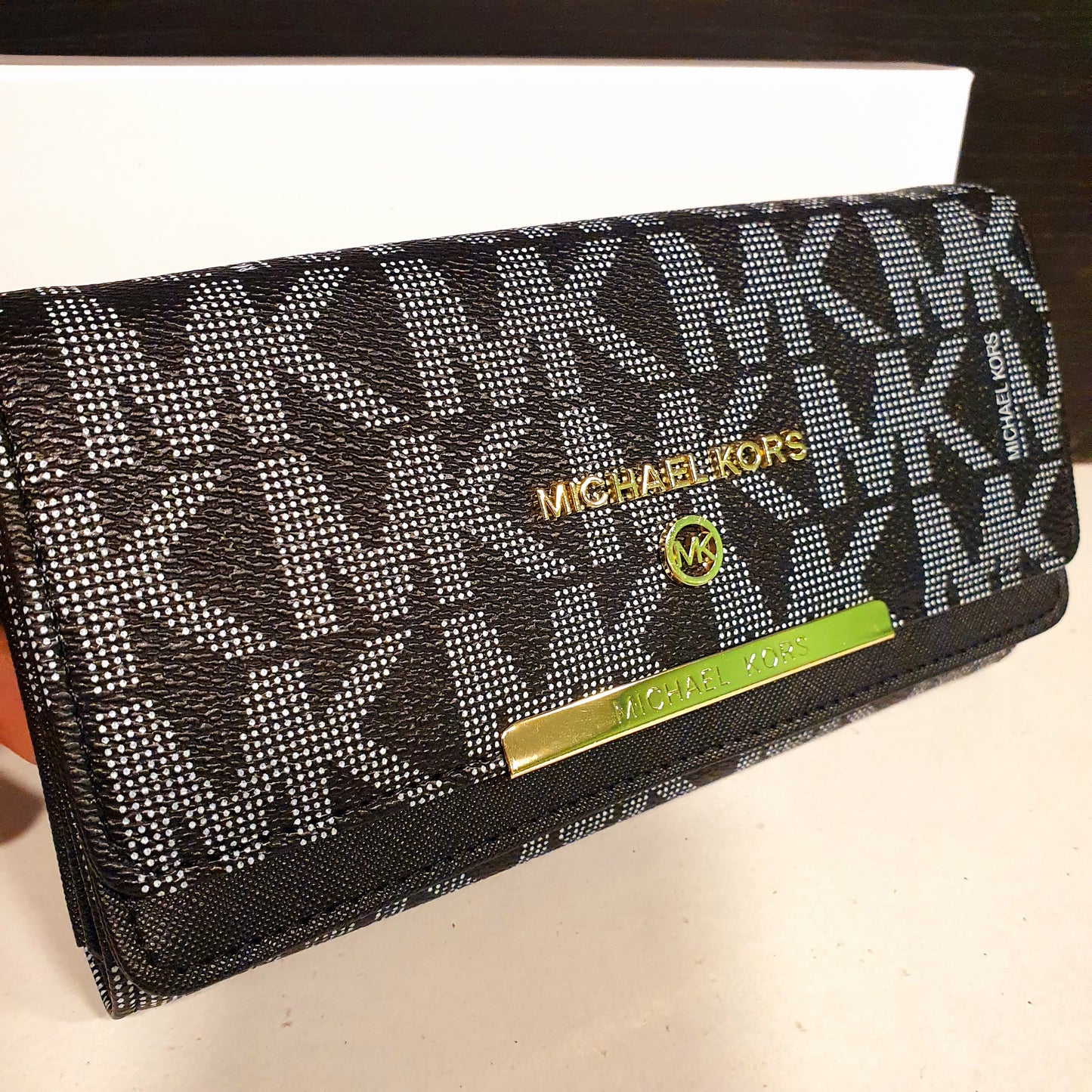 Michael Kors Long Wallet with Box 10260044
