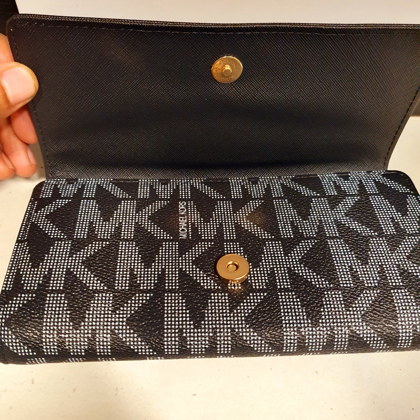 Michael Kors Long Wallet with Box 10260044