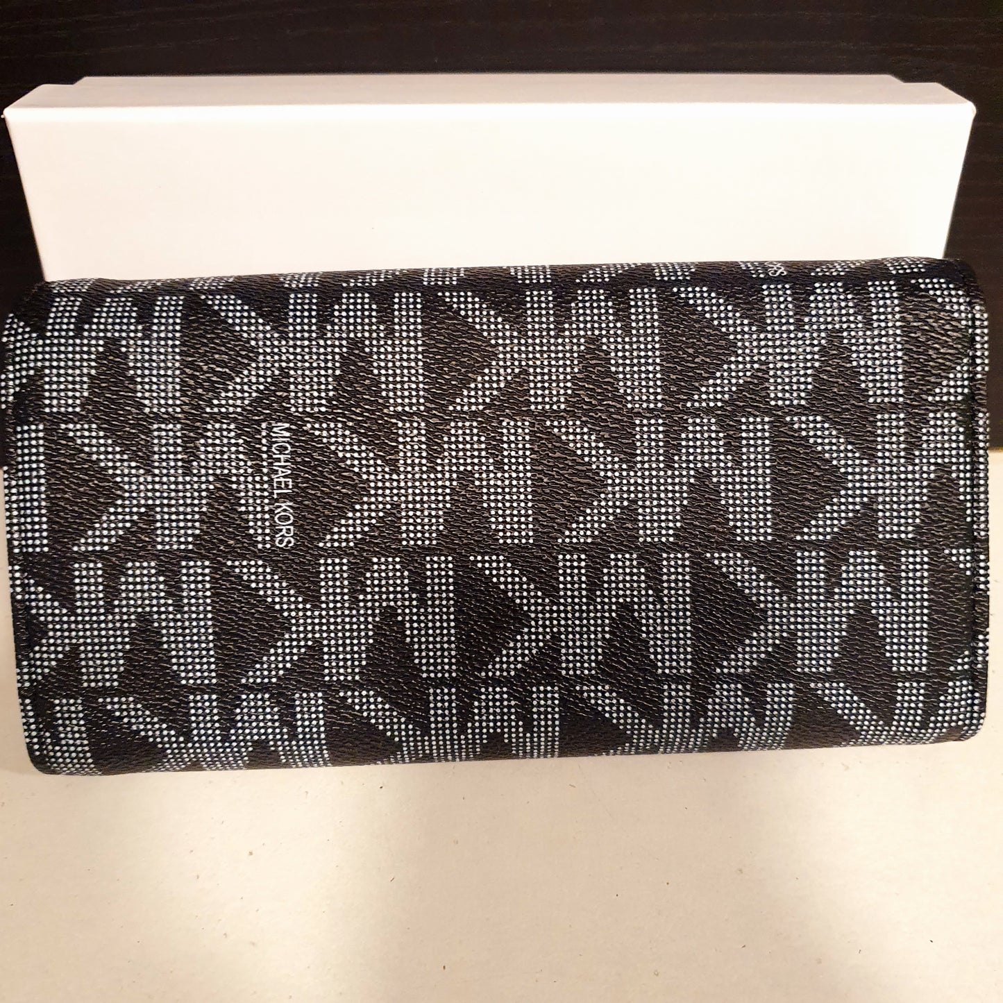 Michael Kors Long Wallet with Box 10260044