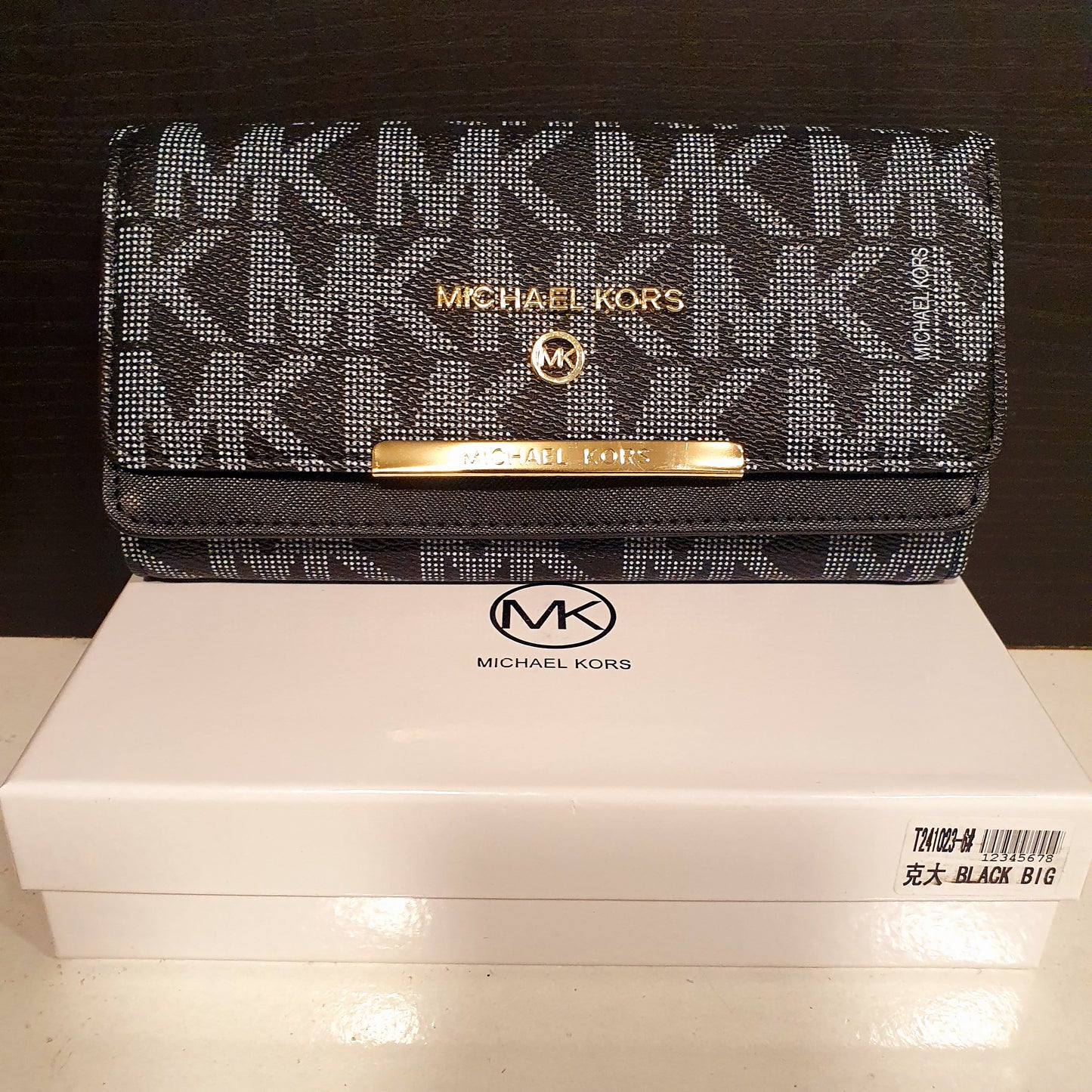 Michael Kors Long Wallet with Box 10260044