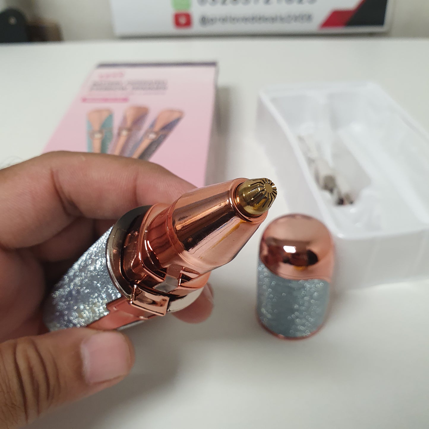 Battery Operated Eyebrow Trimmer, 181280