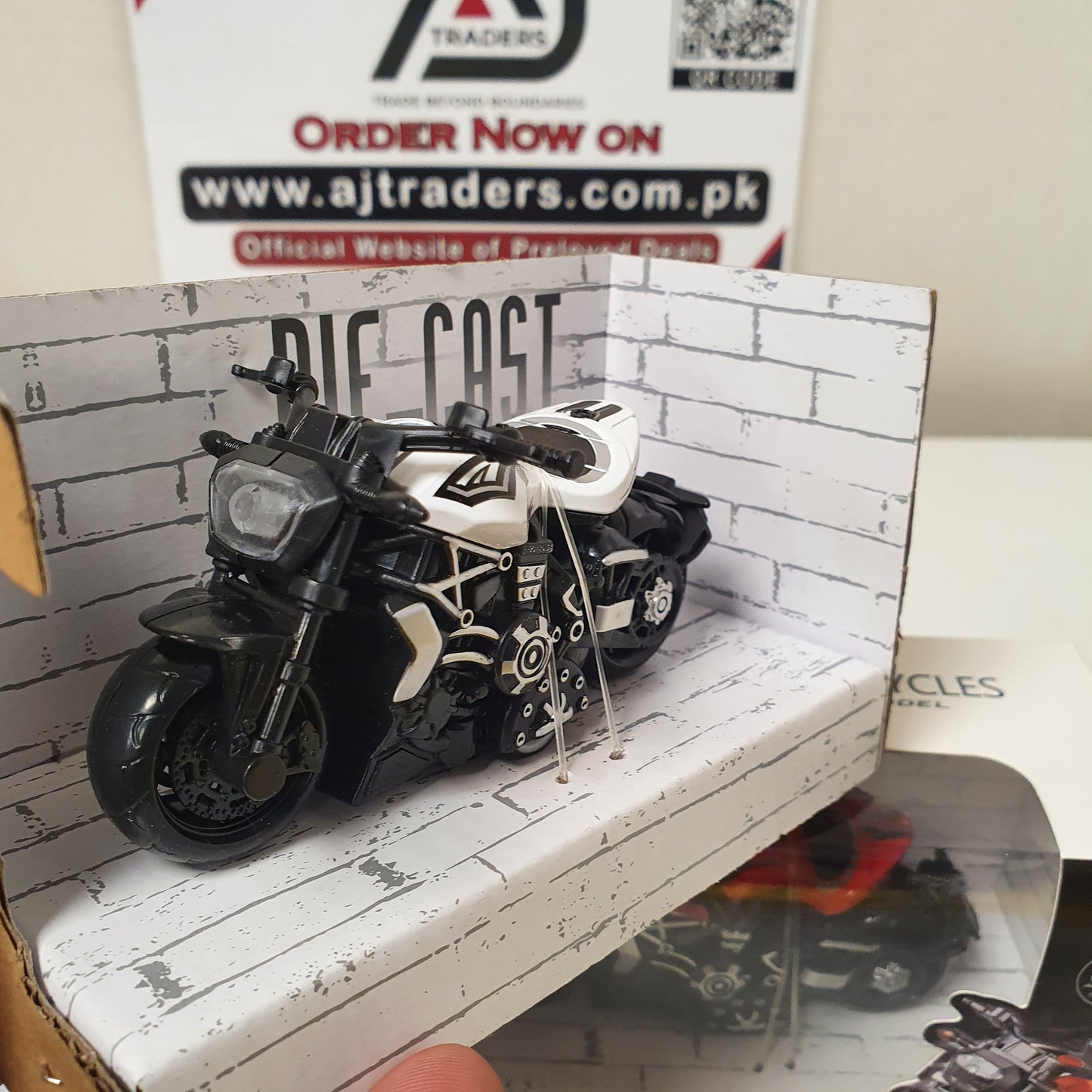Motor Cycle 1.36 Scale Die Cast Model, 314008