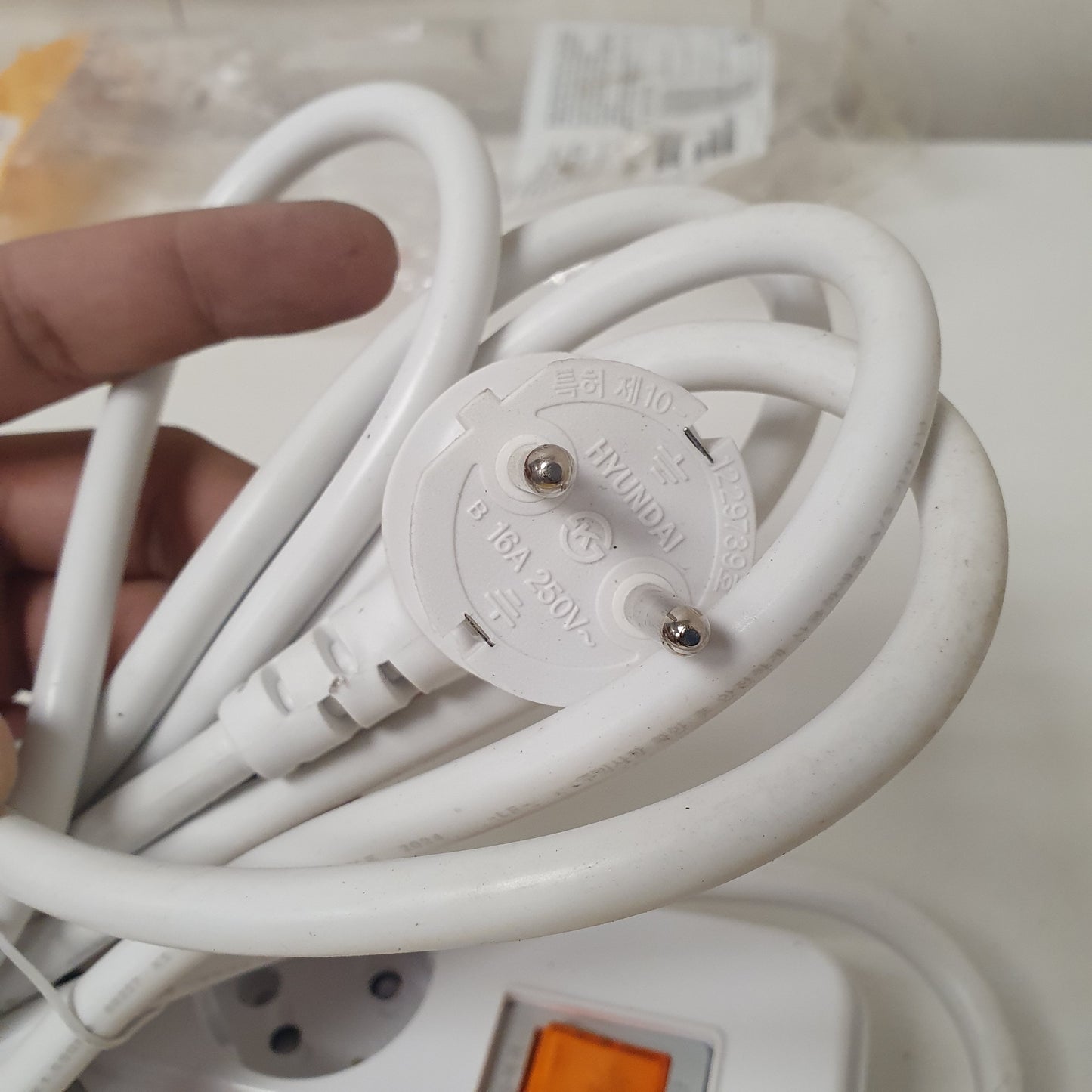 White Socket With Multi Switches 4 Socket Hyundai Extension, 27