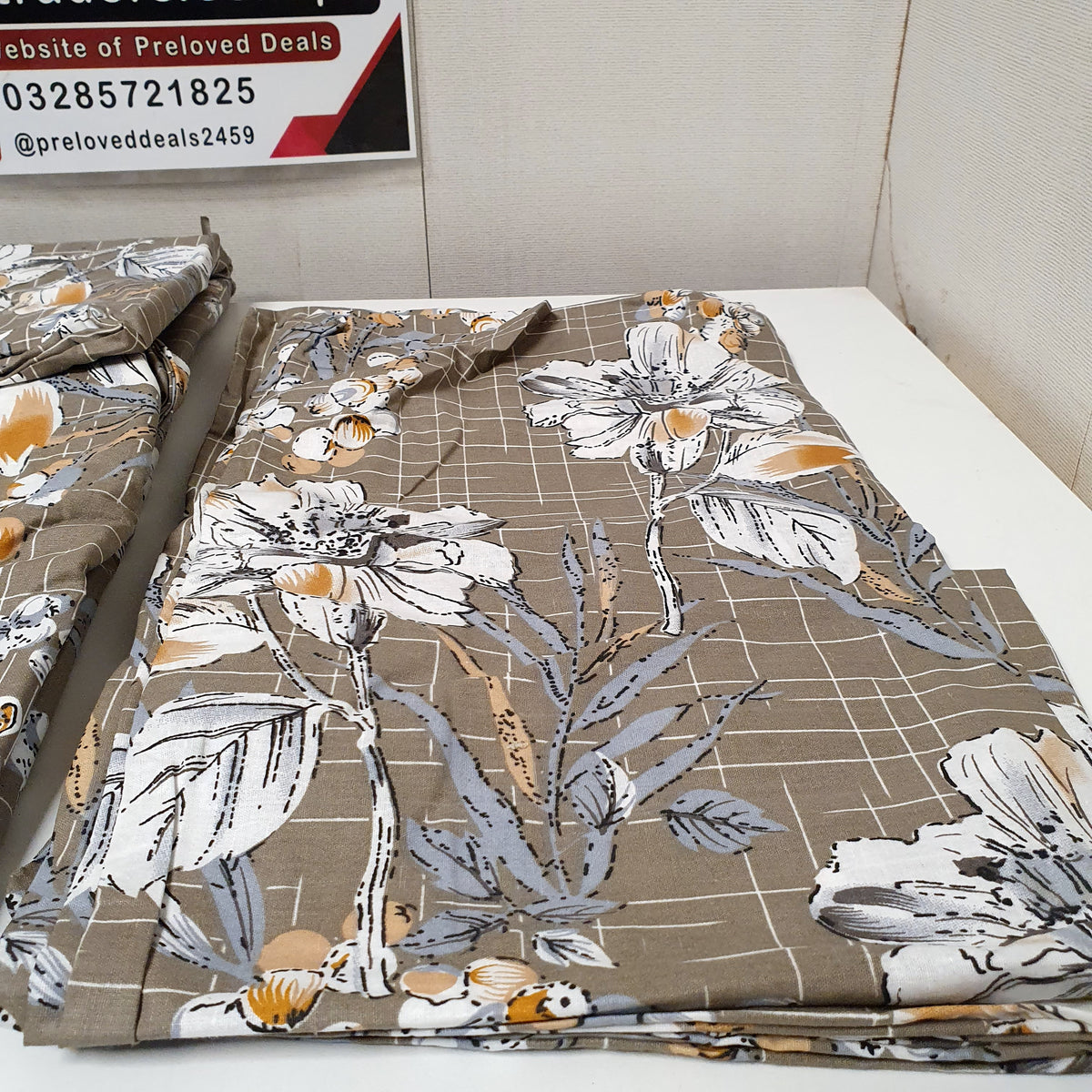Brown Bed Sheet with White Flowers Sapphire King Size, 52450