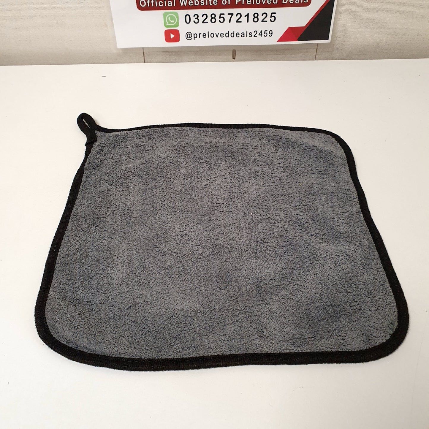 Ultra-Absorbent Grey Microfiber Cleaning Cloth for Car & Home