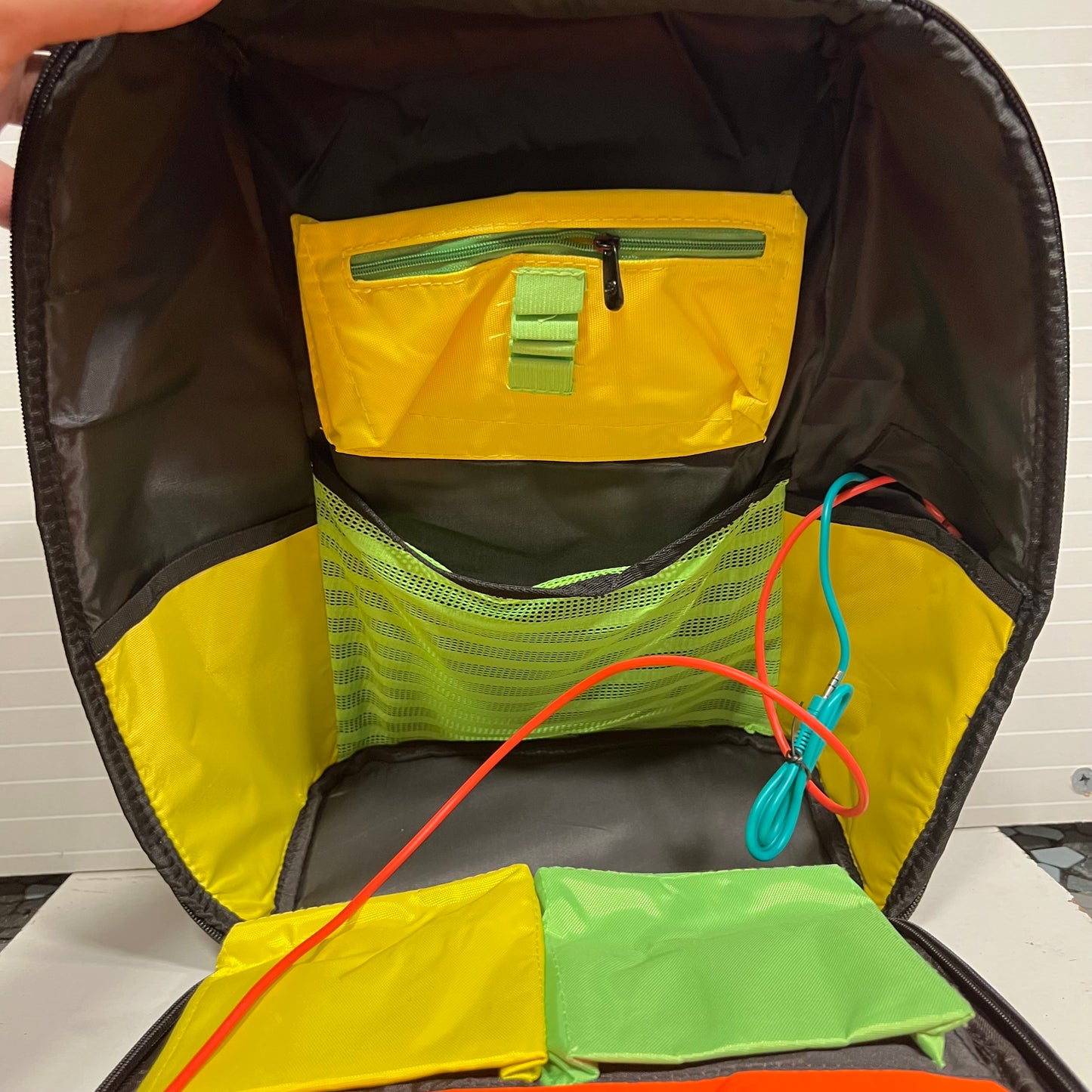 BIAOWANG Antitheft 15.6″ Backpack with USB & AUX