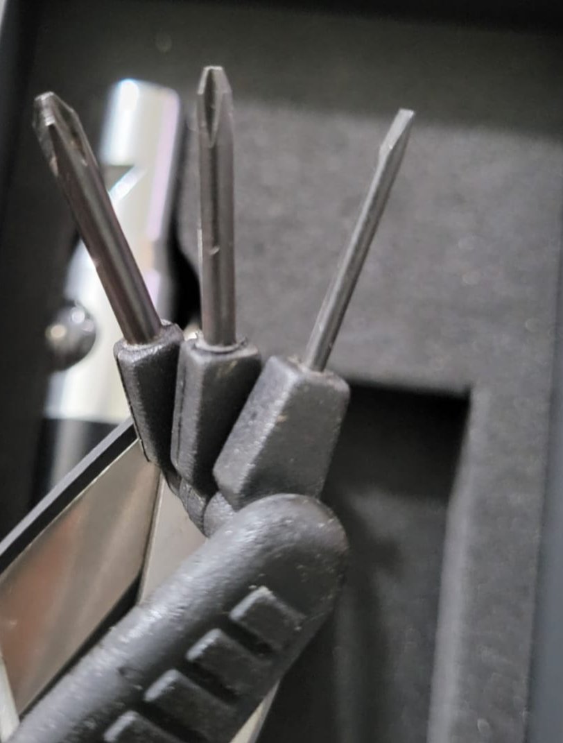Survival Kit Whistle With Small Screw Driver Set