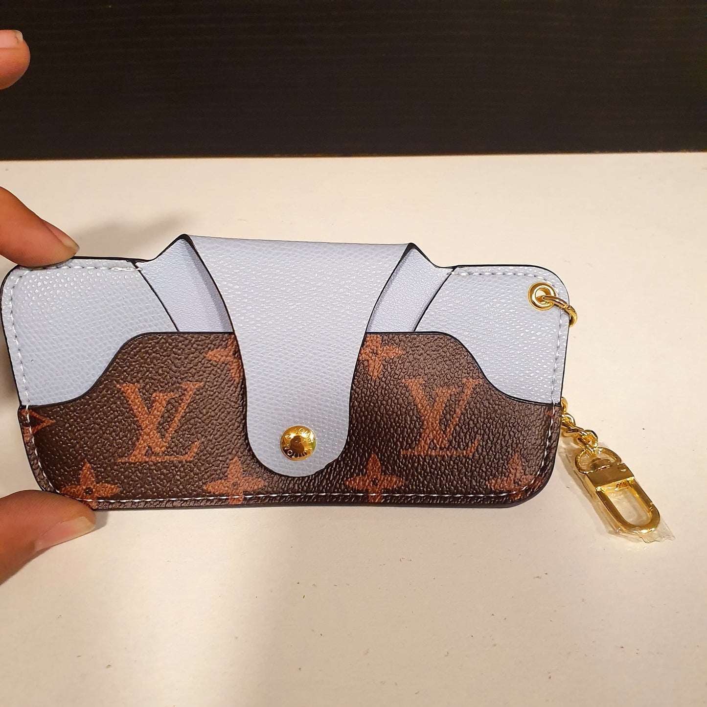 Lv Case