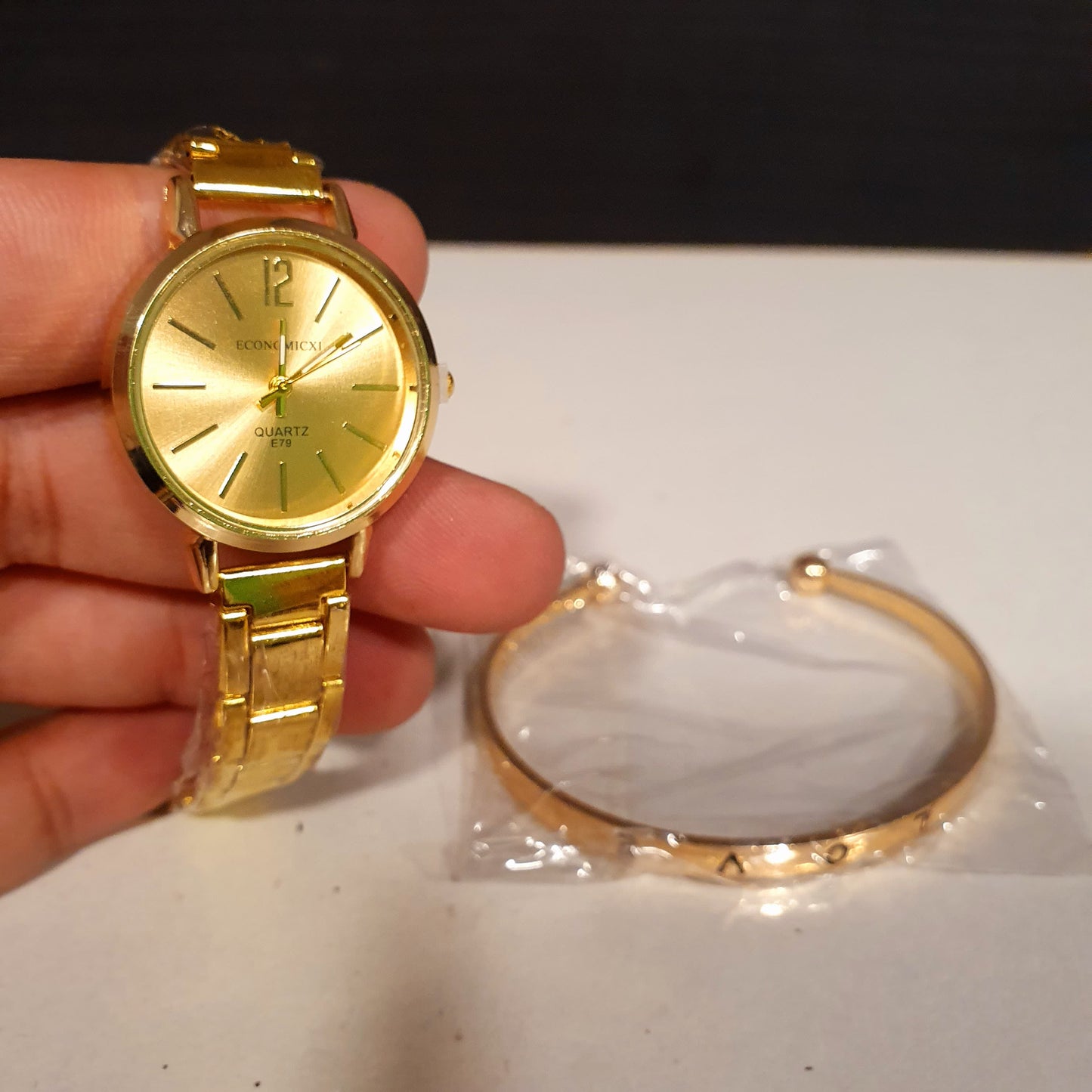 Golden Watch With Bracelet