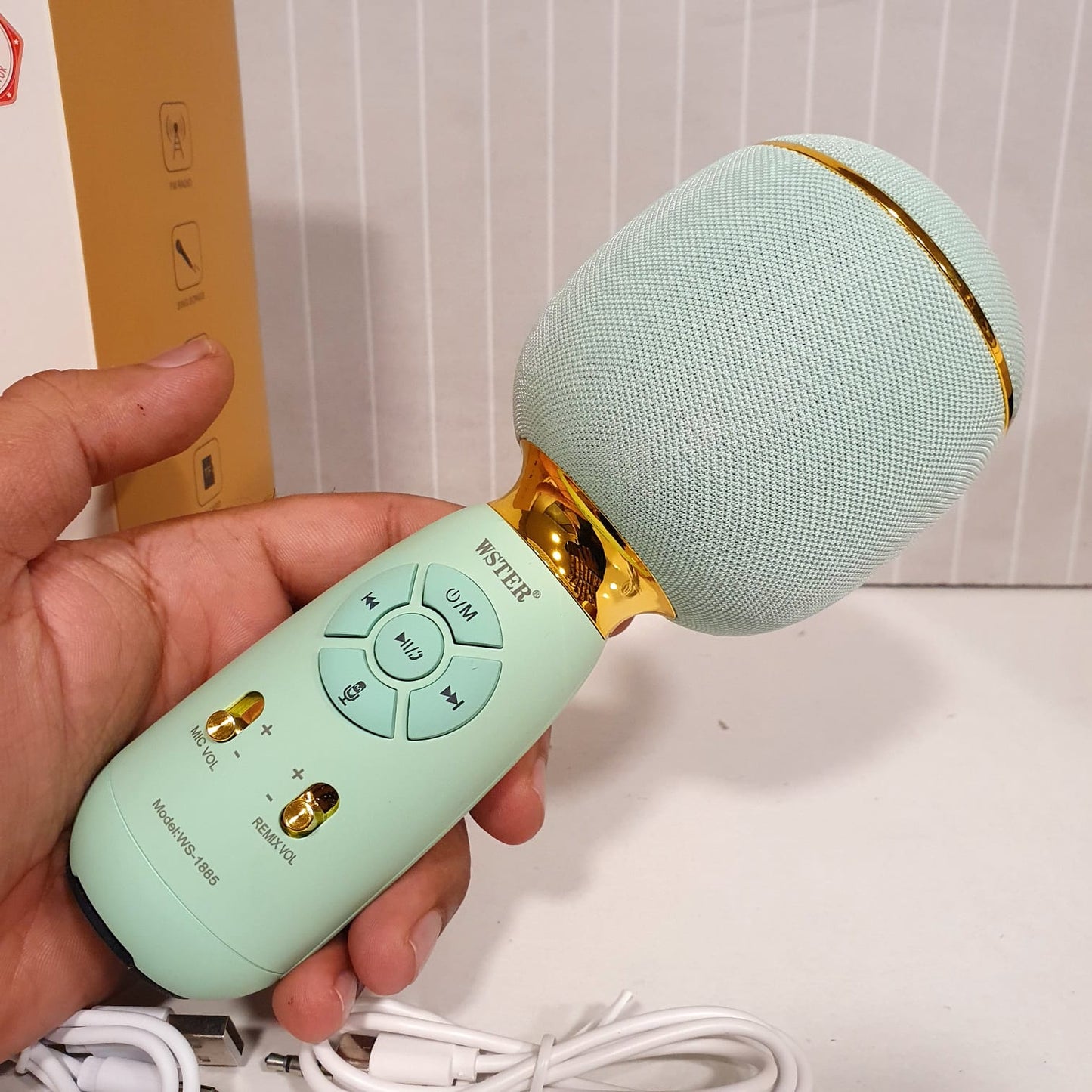 Karaoke Wireless Microphone Speaker Voice changer 51130