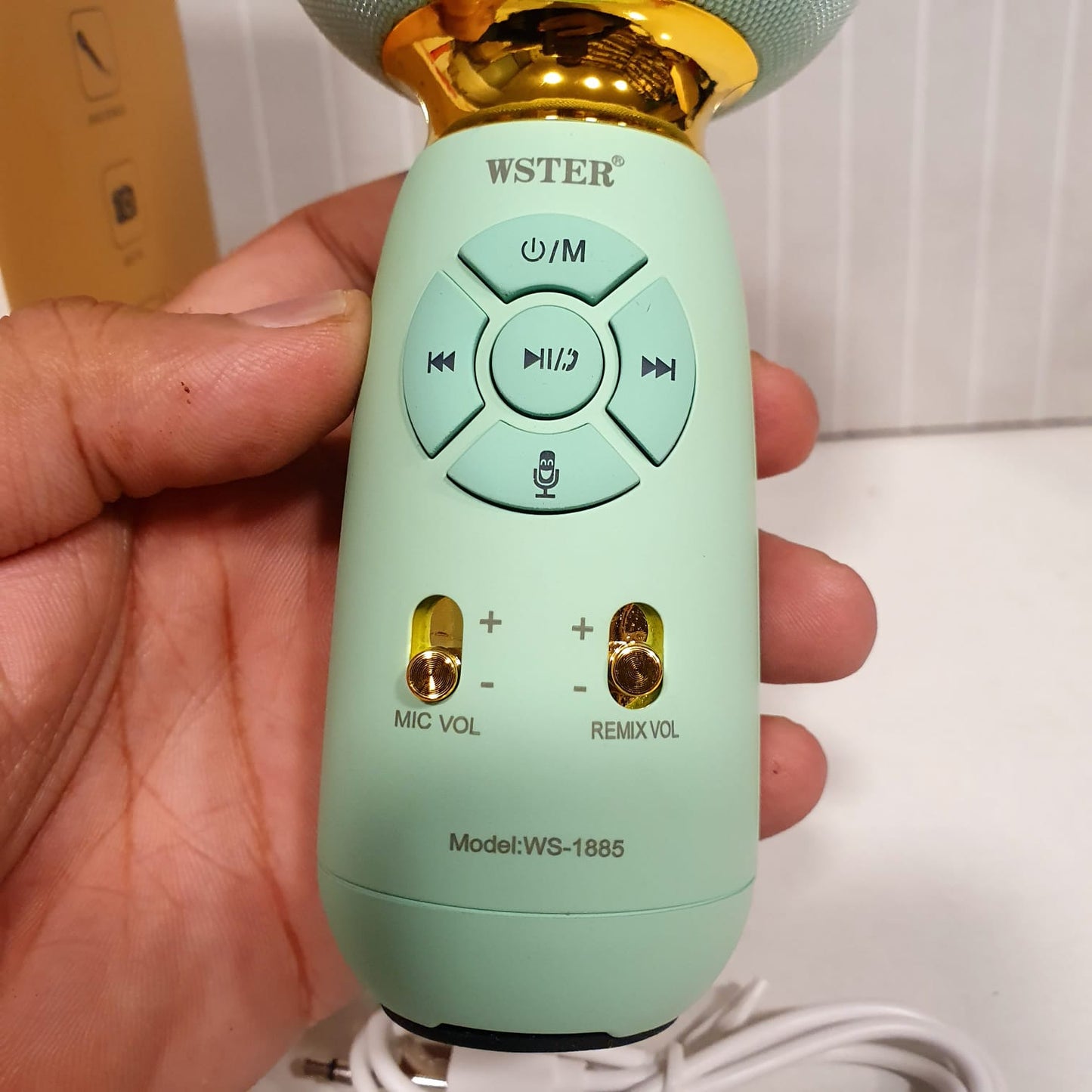 Karaoke Wireless Microphone Speaker Voice changer 51130