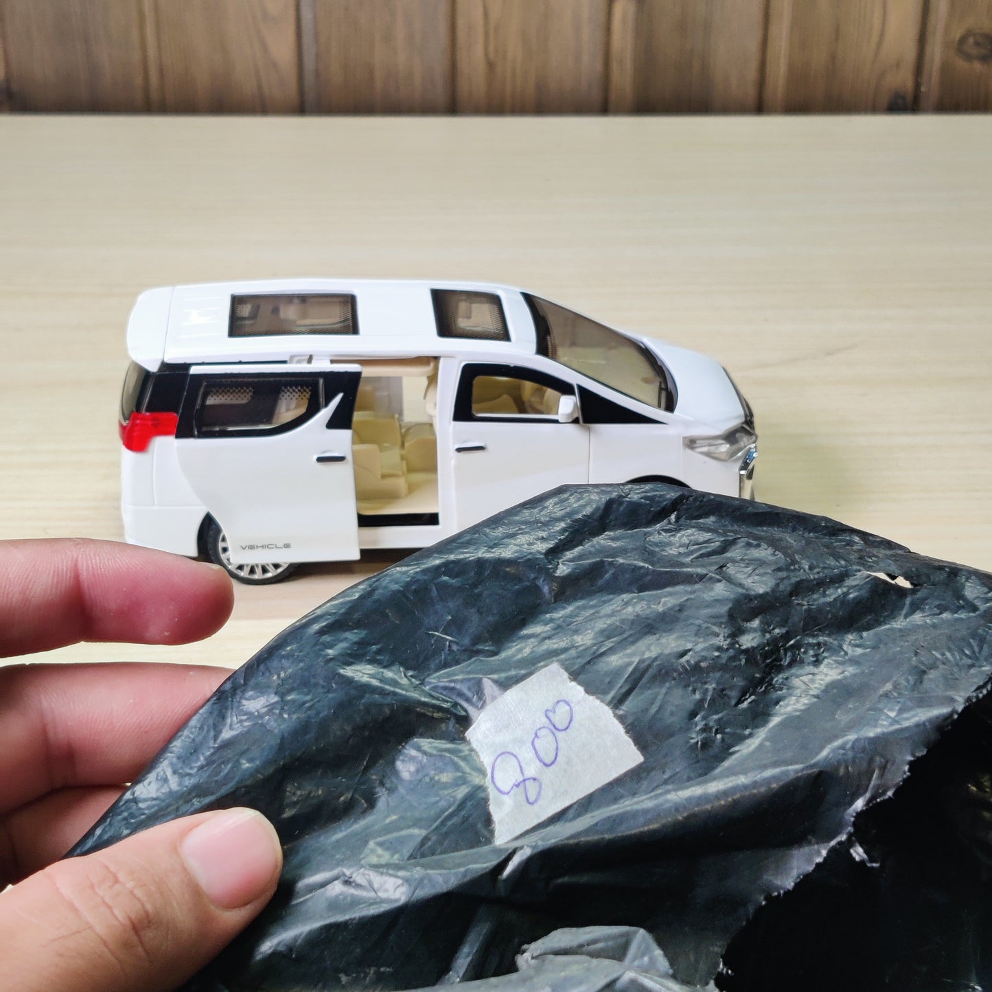 Luxury White MPV Van Diecast Model Toy Car