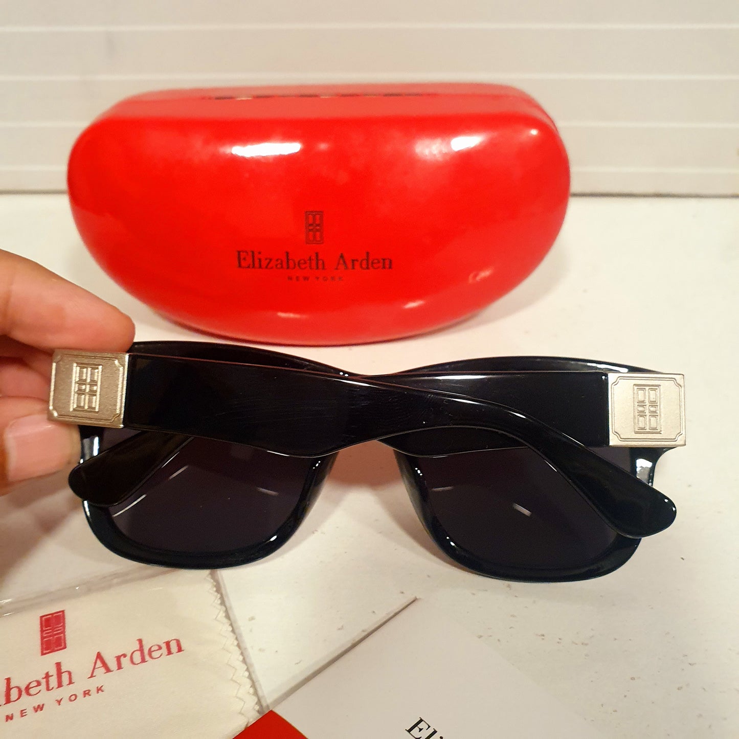 Branded Black Ladies Sunglasses Elizabeth Arden Brand