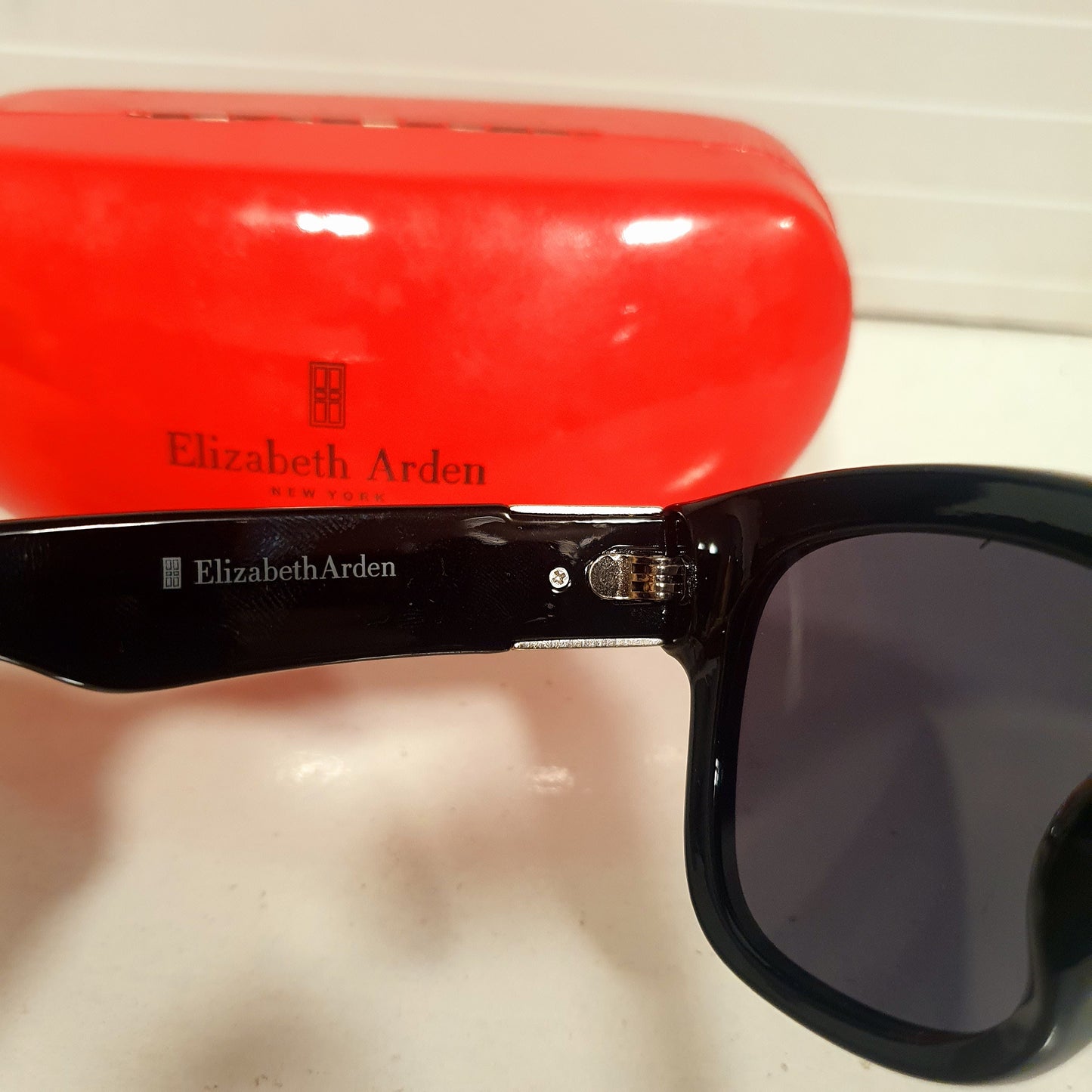 Branded Black Ladies Sunglasses Elizabeth Arden Brand