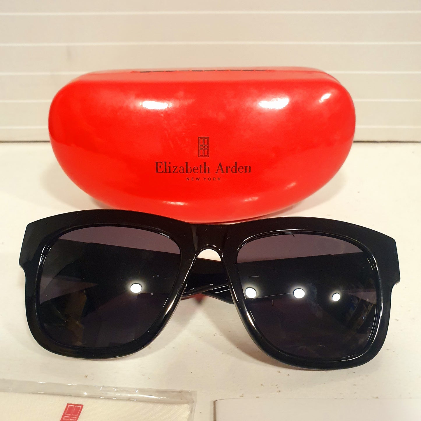 Branded Black Ladies Sunglasses Elizabeth Arden Brand