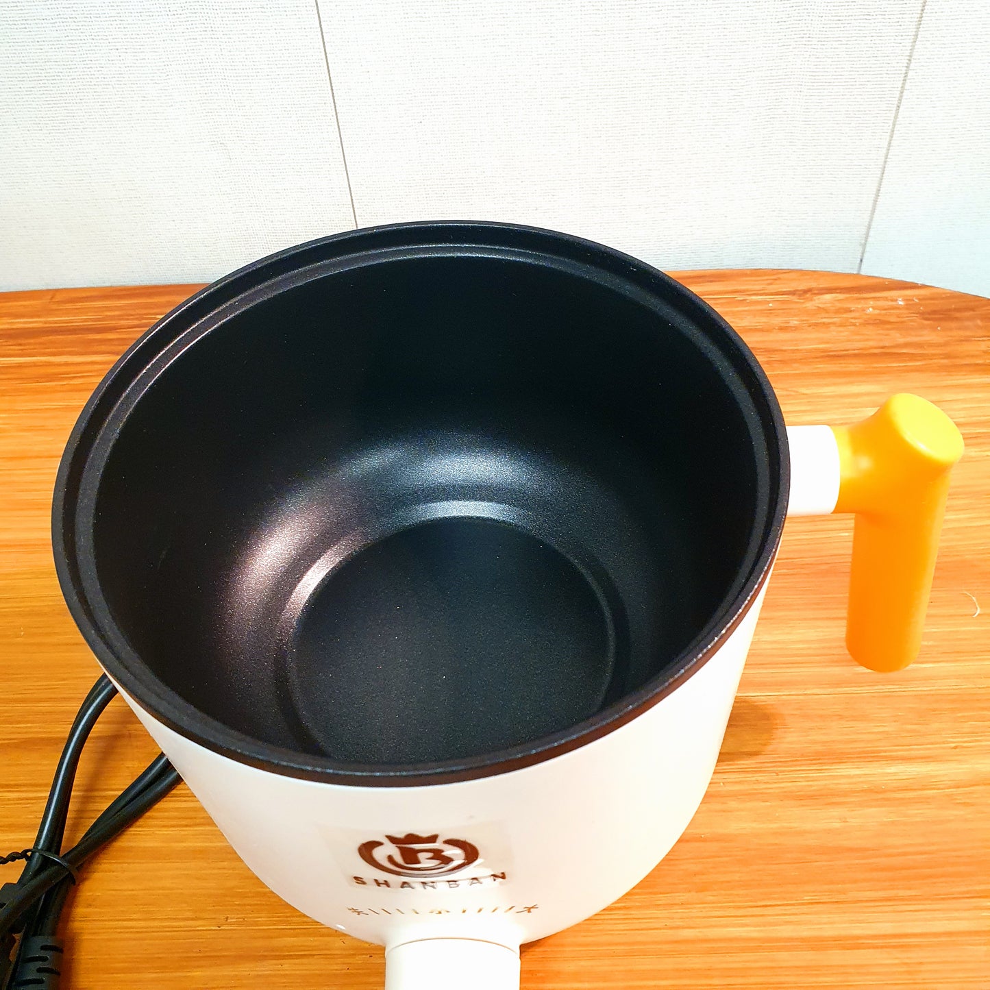 Electric cooker with steam option