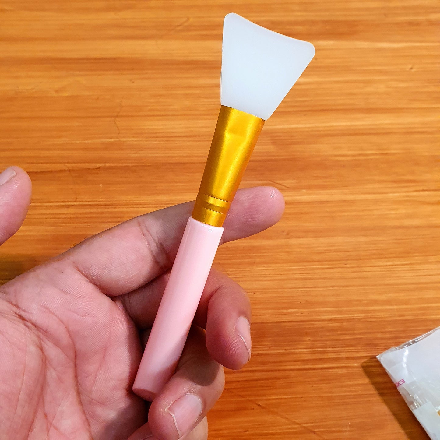 Single Brush for Bleach Scrub Application