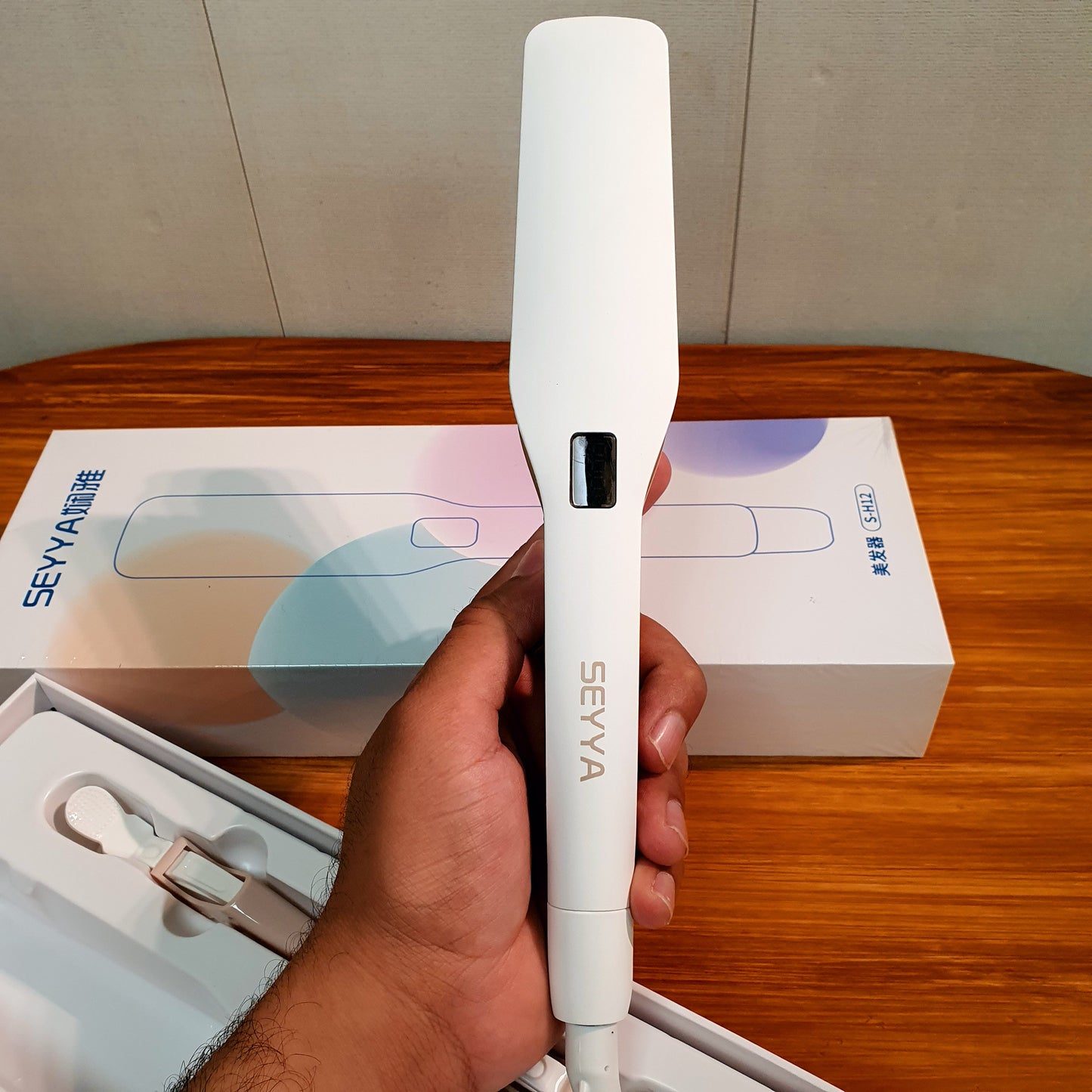 Seyya digital hair  straightener Sh 012