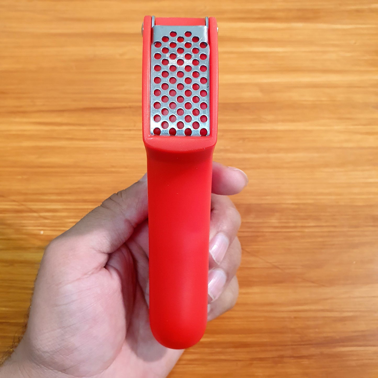 Garlic crusher