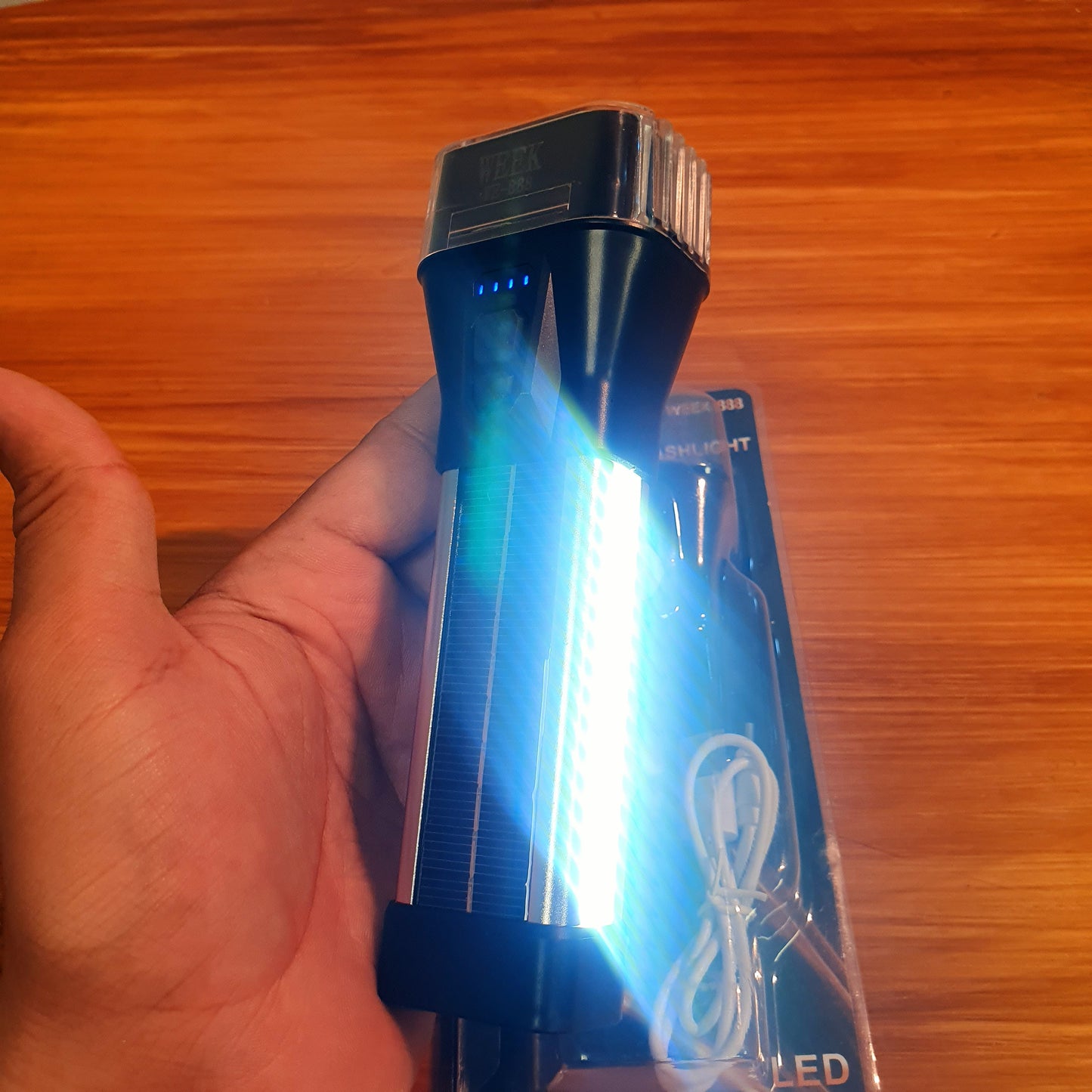 Solar Chargeable Flashlight 3 in 1