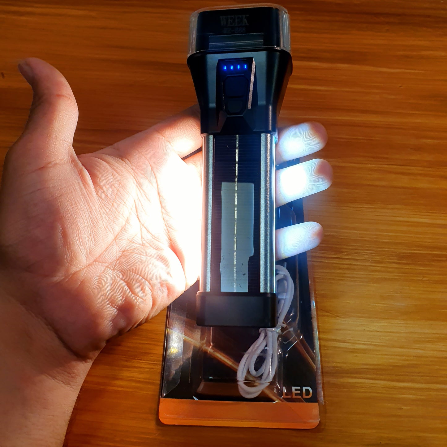 Solar Chargeable Flashlight 3 in 1