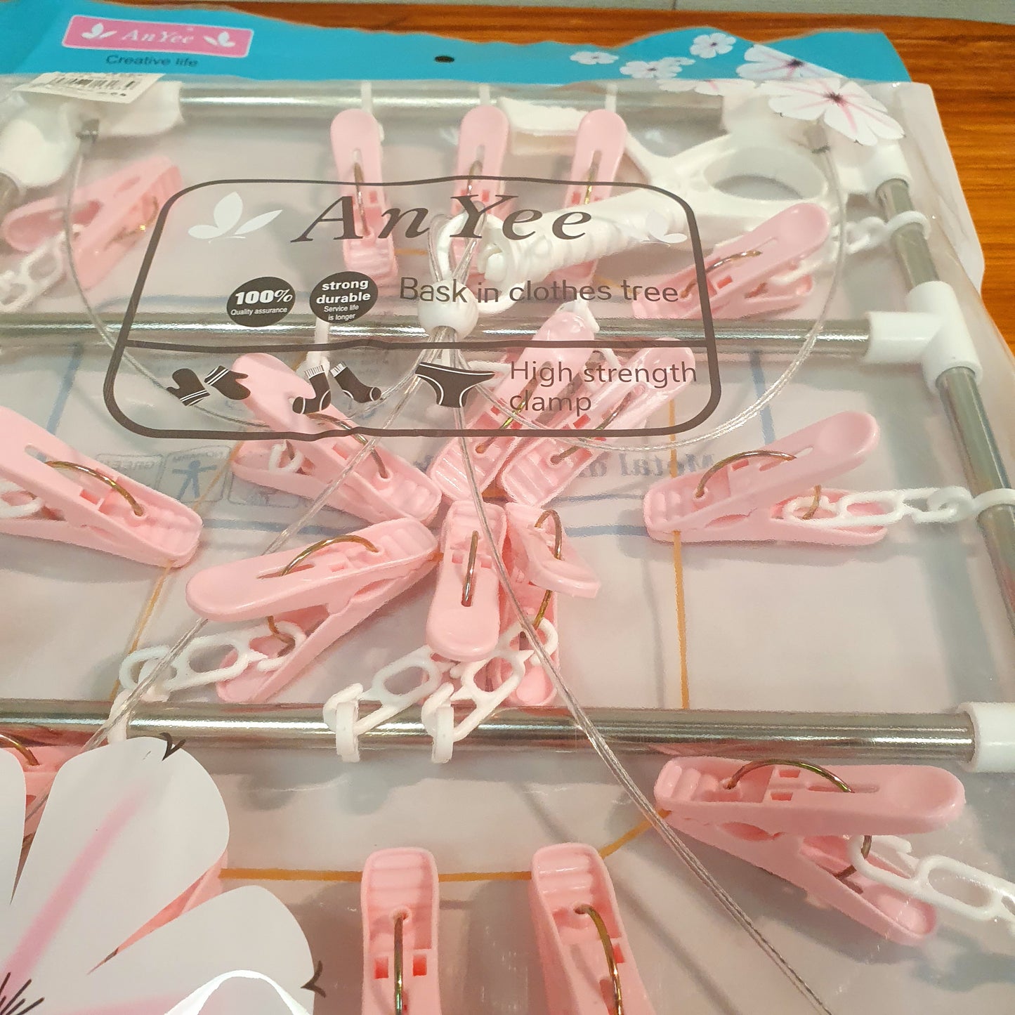 Cloth hanging pegs with hanger