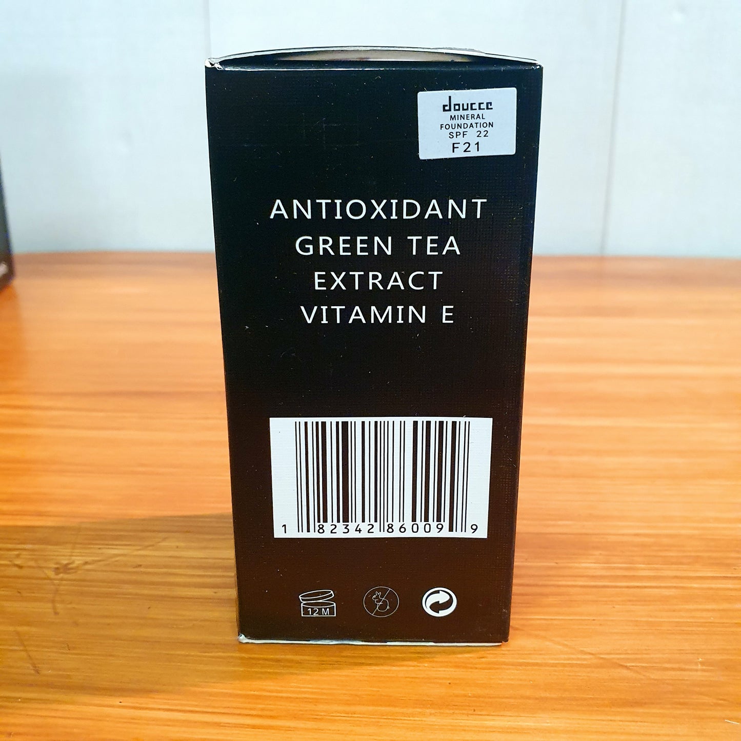 Doucce Foundation anti oxidant green tea extract