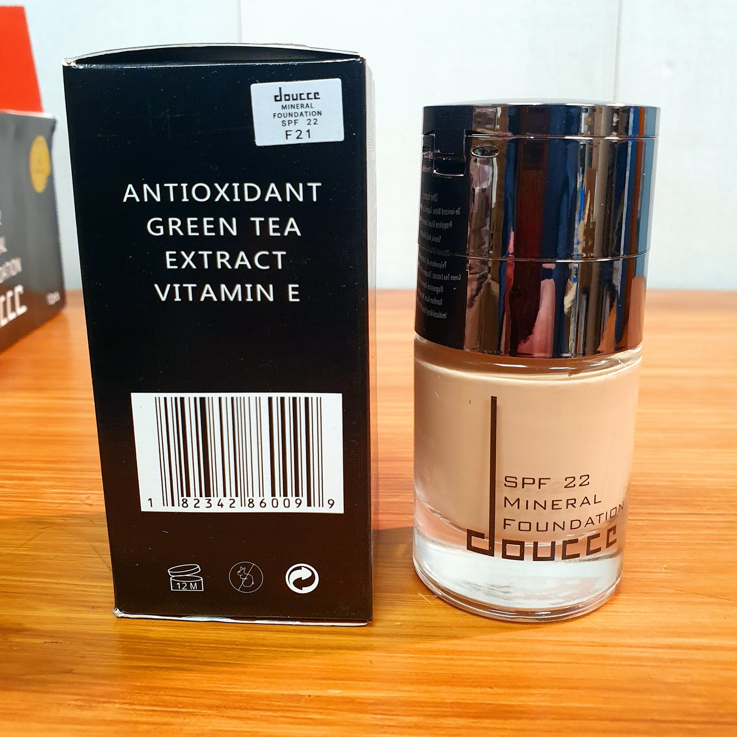 Doucce Foundation anti oxidant green tea extract