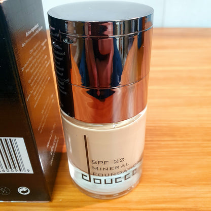 Doucce Foundation anti oxidant green tea extract