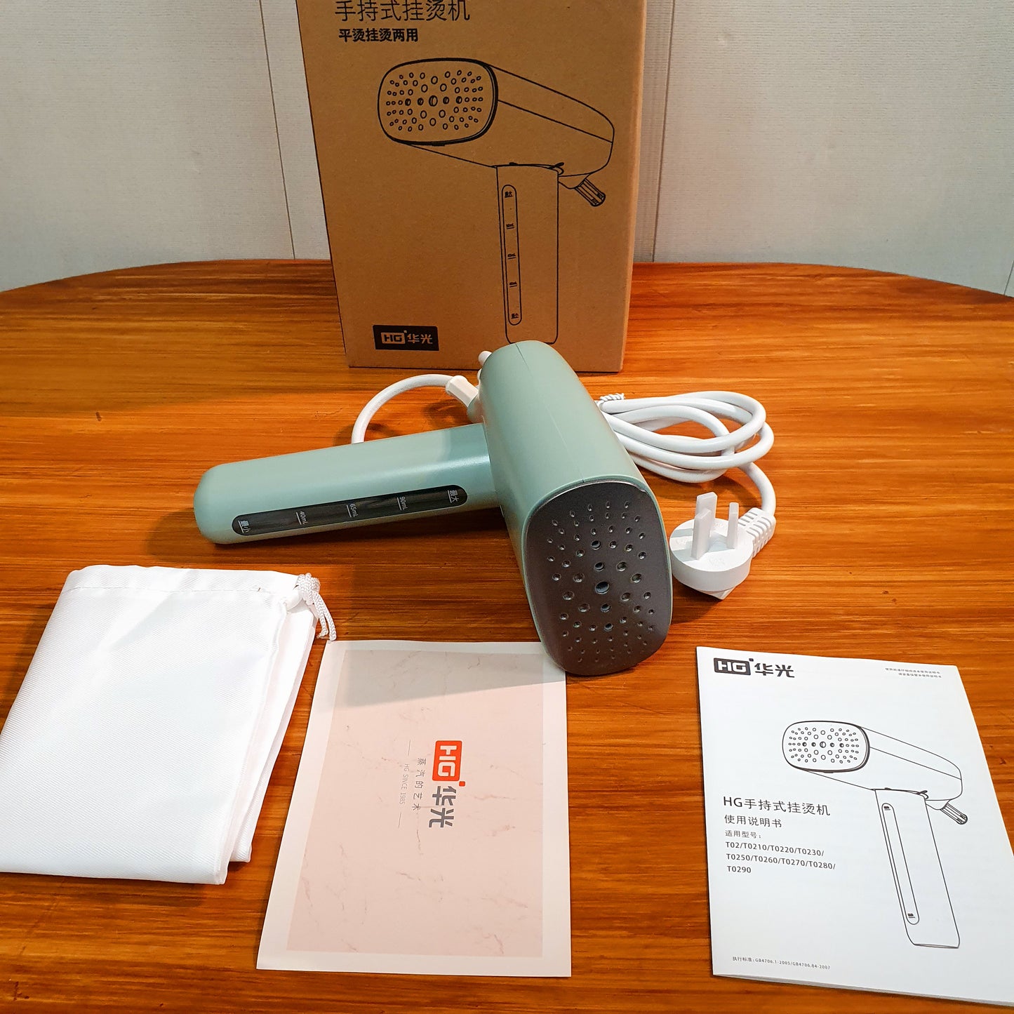 Handheld steamer iron