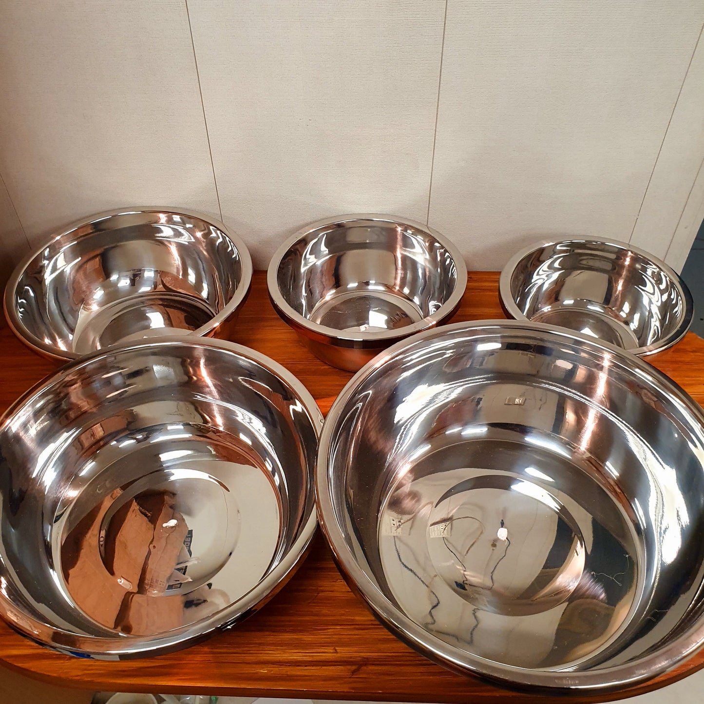 Kitchen Stainless steel bowls  20cm , 22cm , 26cm , 28cm , 30cm , 34cm