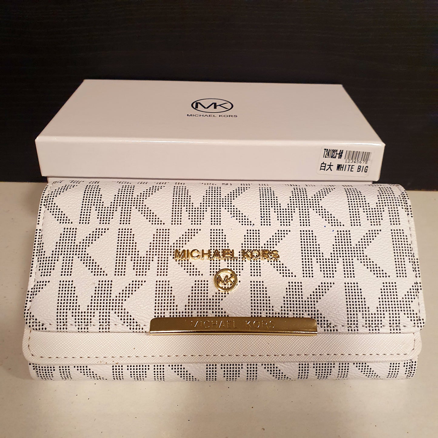 Michael Kors Long Wallet with Box  10260044