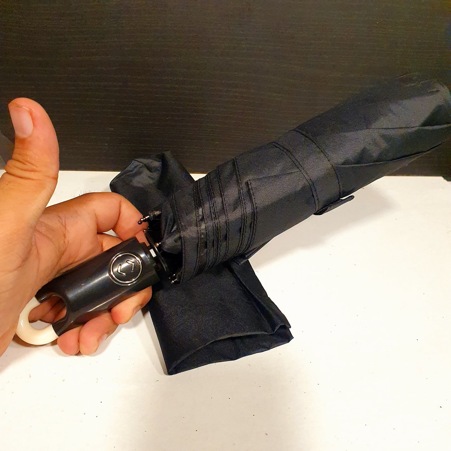 Black Off white Button Opening Umbrella For Traveling 313001