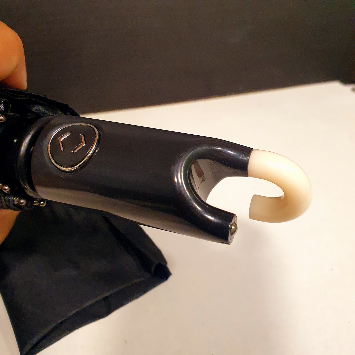 Black Off white Button Opening Umbrella For Traveling 313001