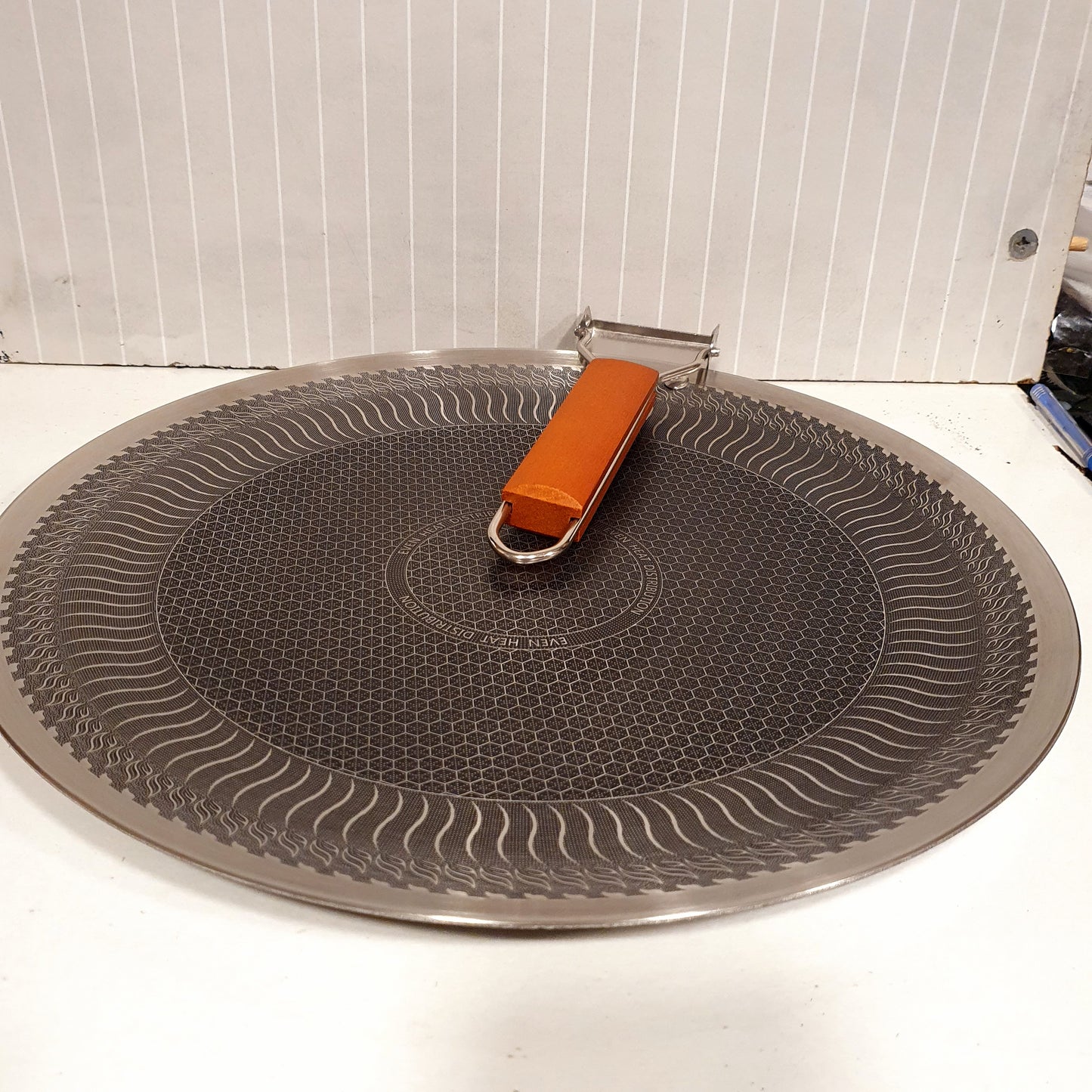 Non Stick Tawa with Foldable Handle Honeycomb style 25550