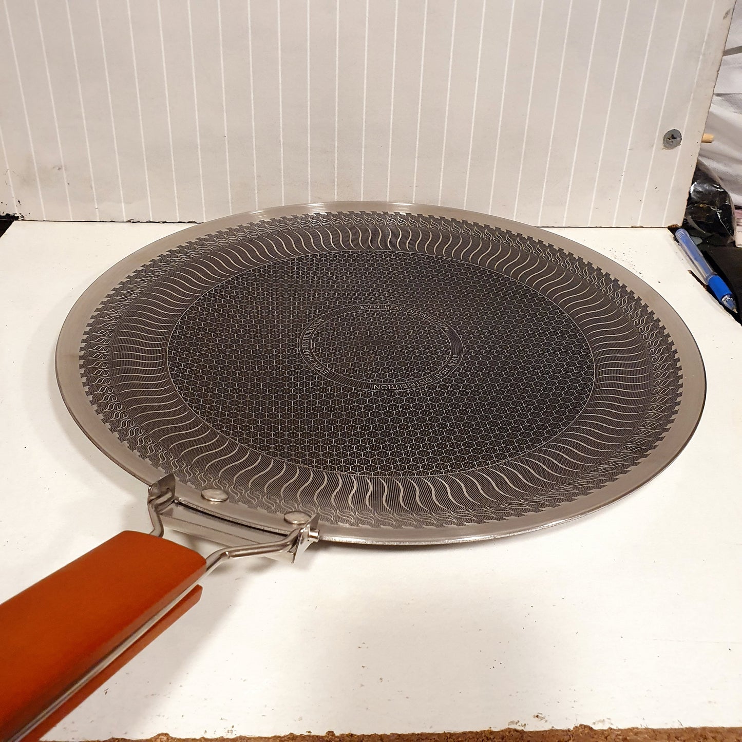 Non Stick Tawa with Foldable Handle Honeycomb style 25550