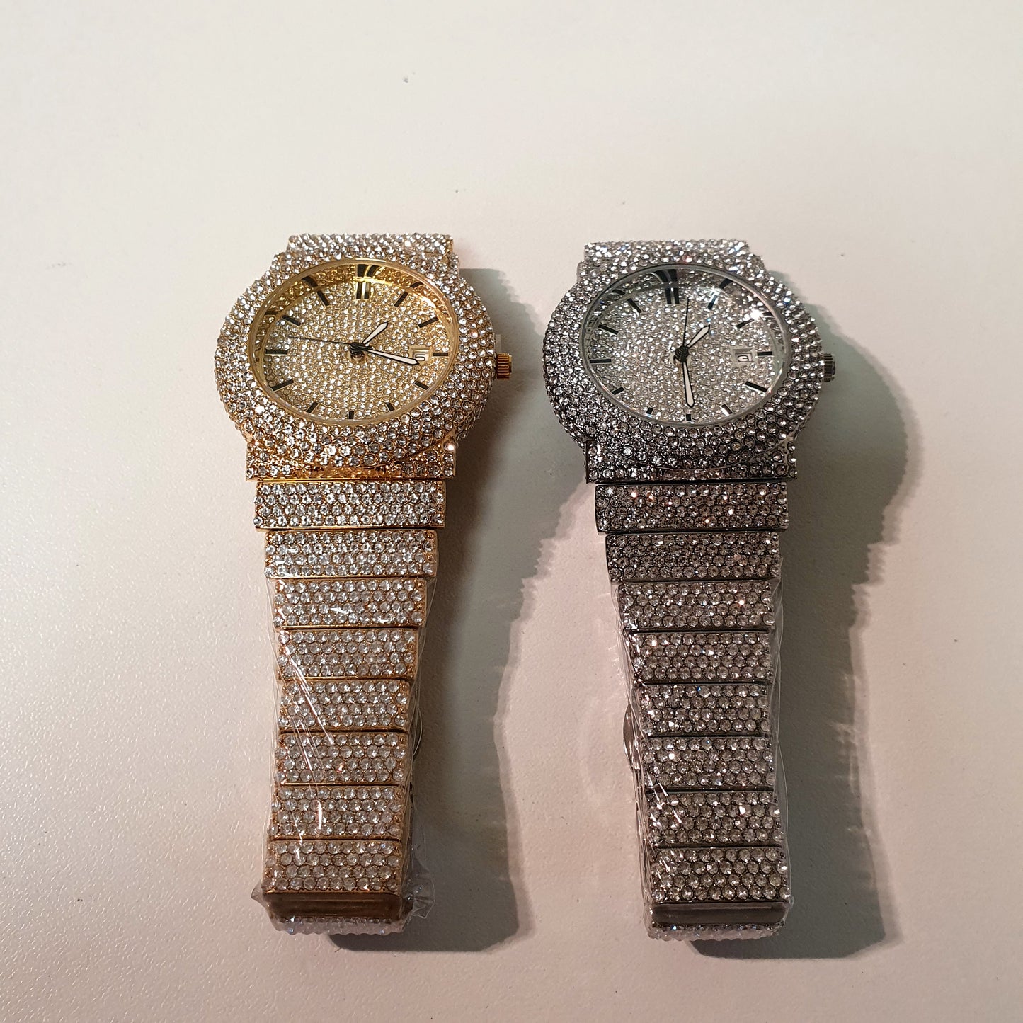 Round  Diamonds Crystals Watch  31800