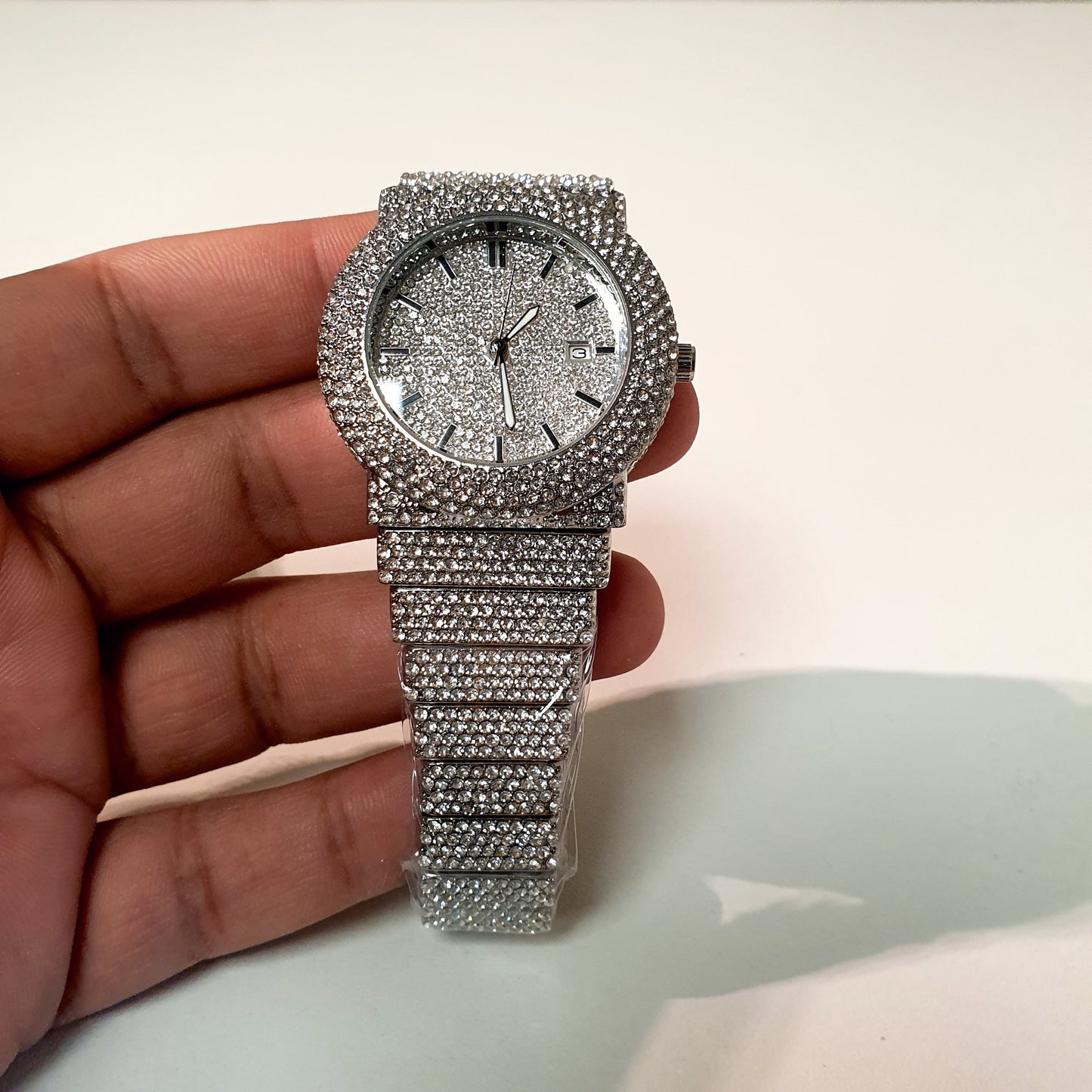 Round  Diamonds Crystals Watch  31800