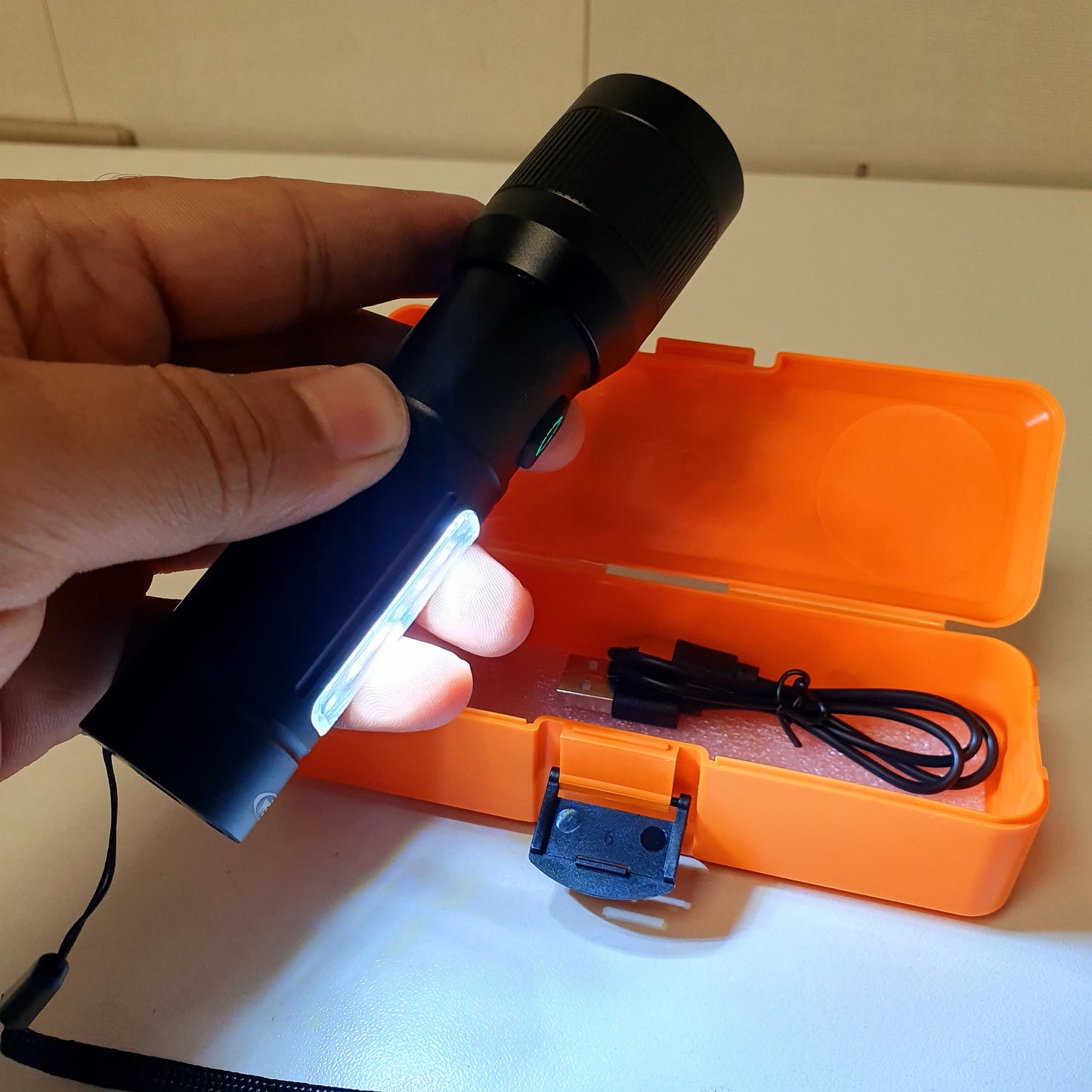 Led Rechargeable Torch, 21650