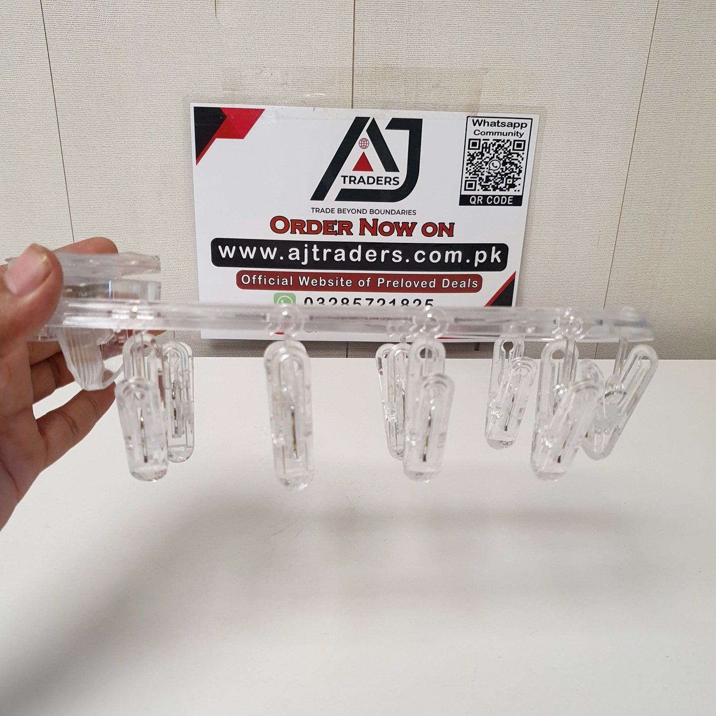 Cloth Hanger Acrylic, 121620