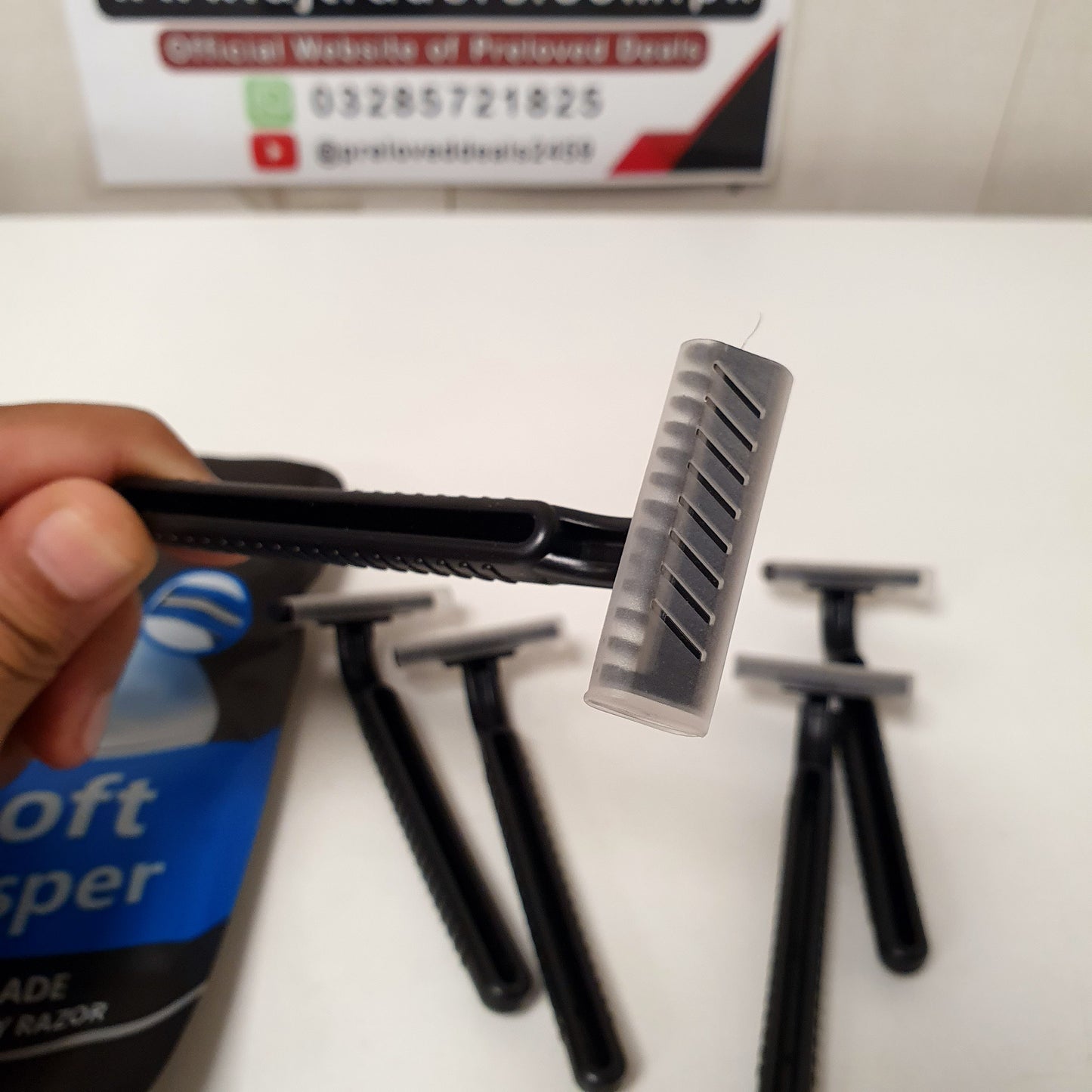 Soft Whisper Single Blade Disposable Body Razor pack , 31300
