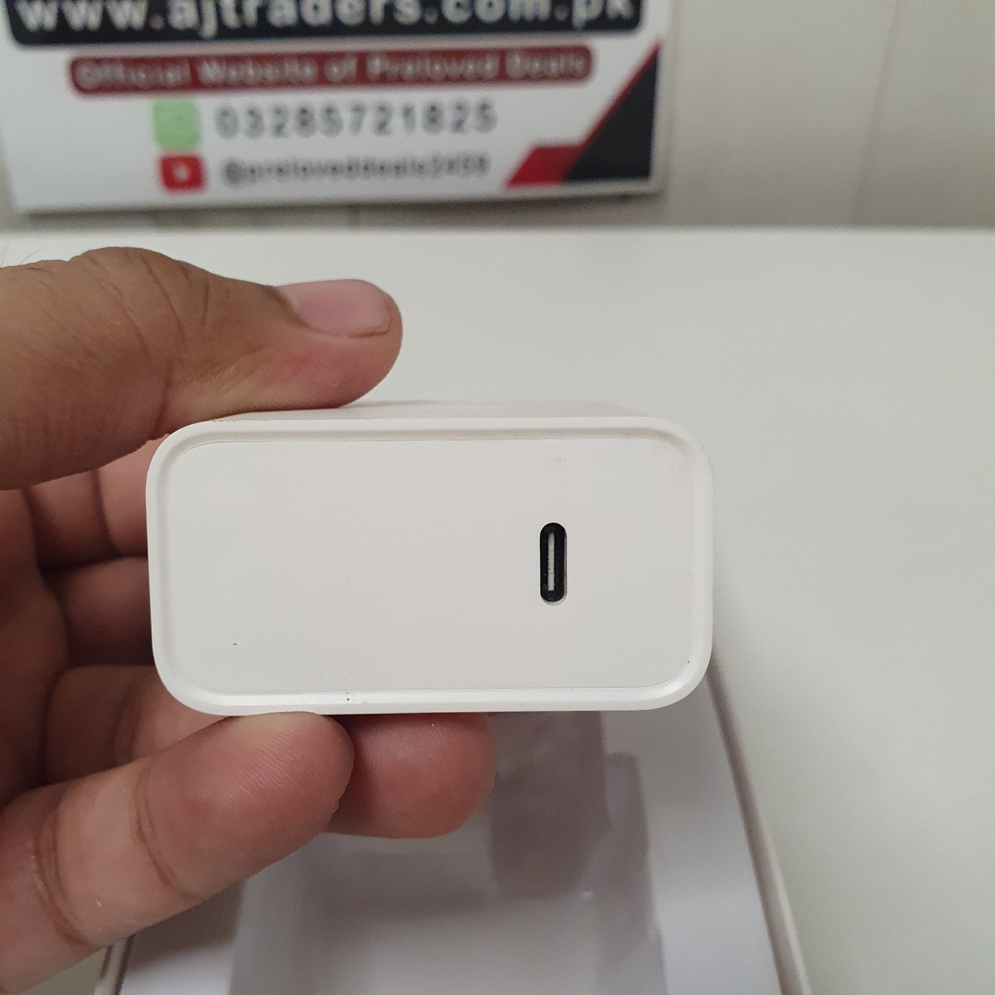 One Plus Supervooc 160w Power Adapter, 11900