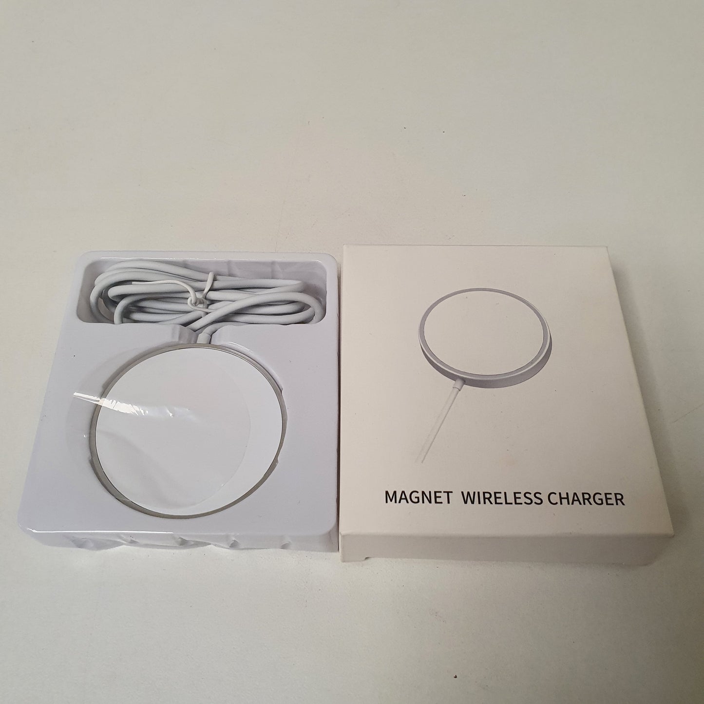 Magnetic Wireless Charger, 12550